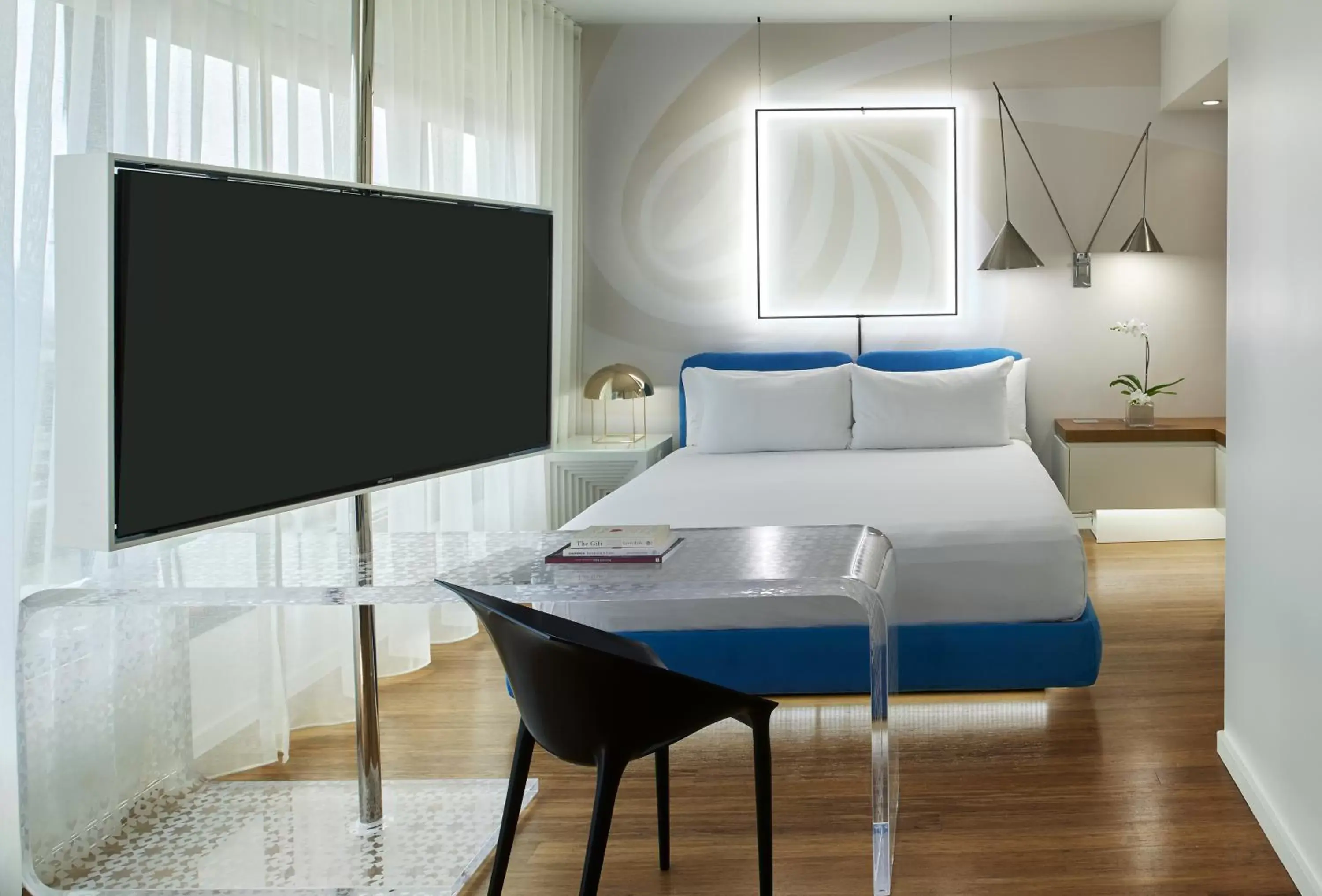 Bedroom, Bed in Mondrian Los Angeles in West Hollywood