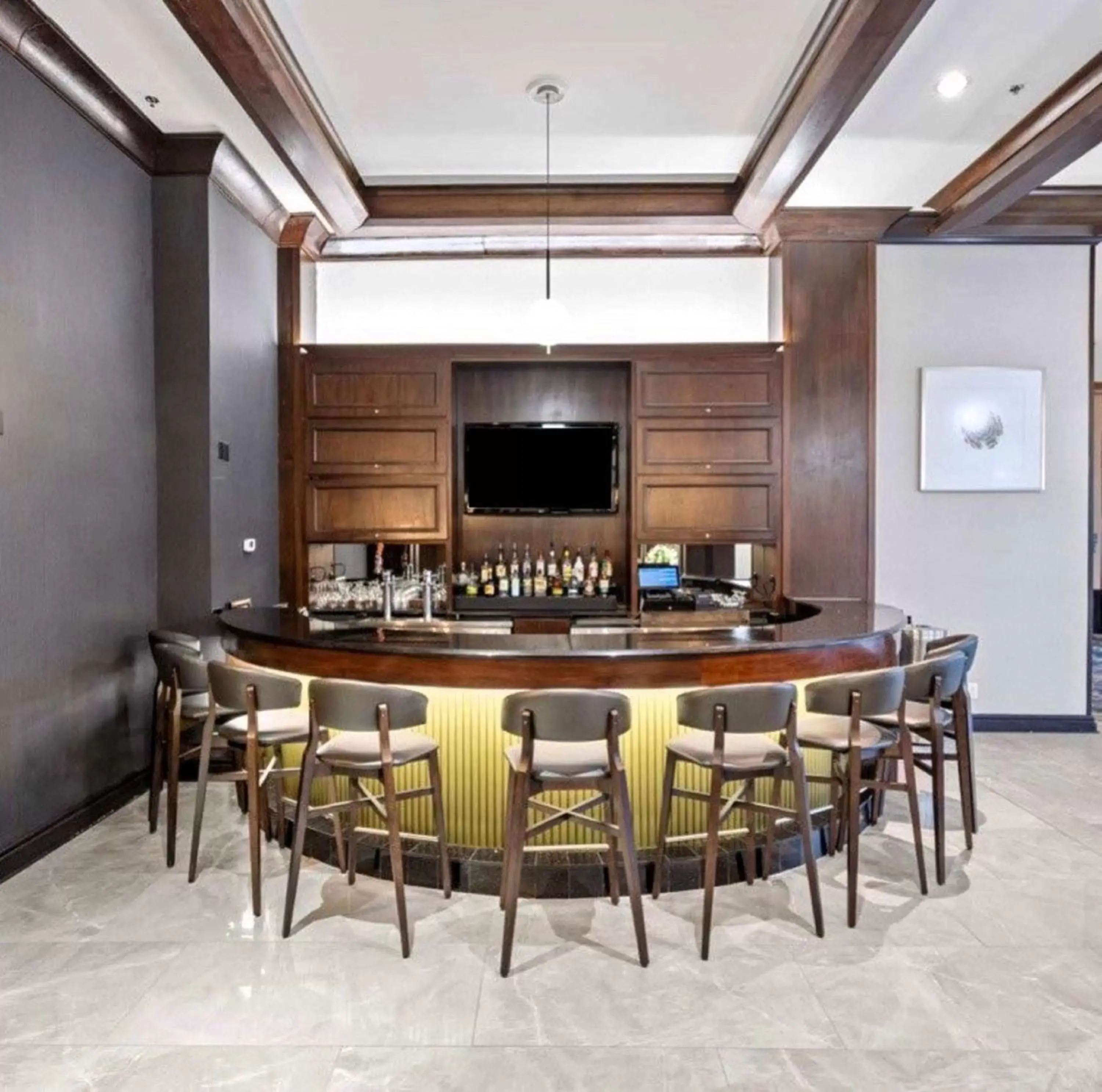 Lounge or bar in DoubleTree by Hilton South Charlotte Tyvola