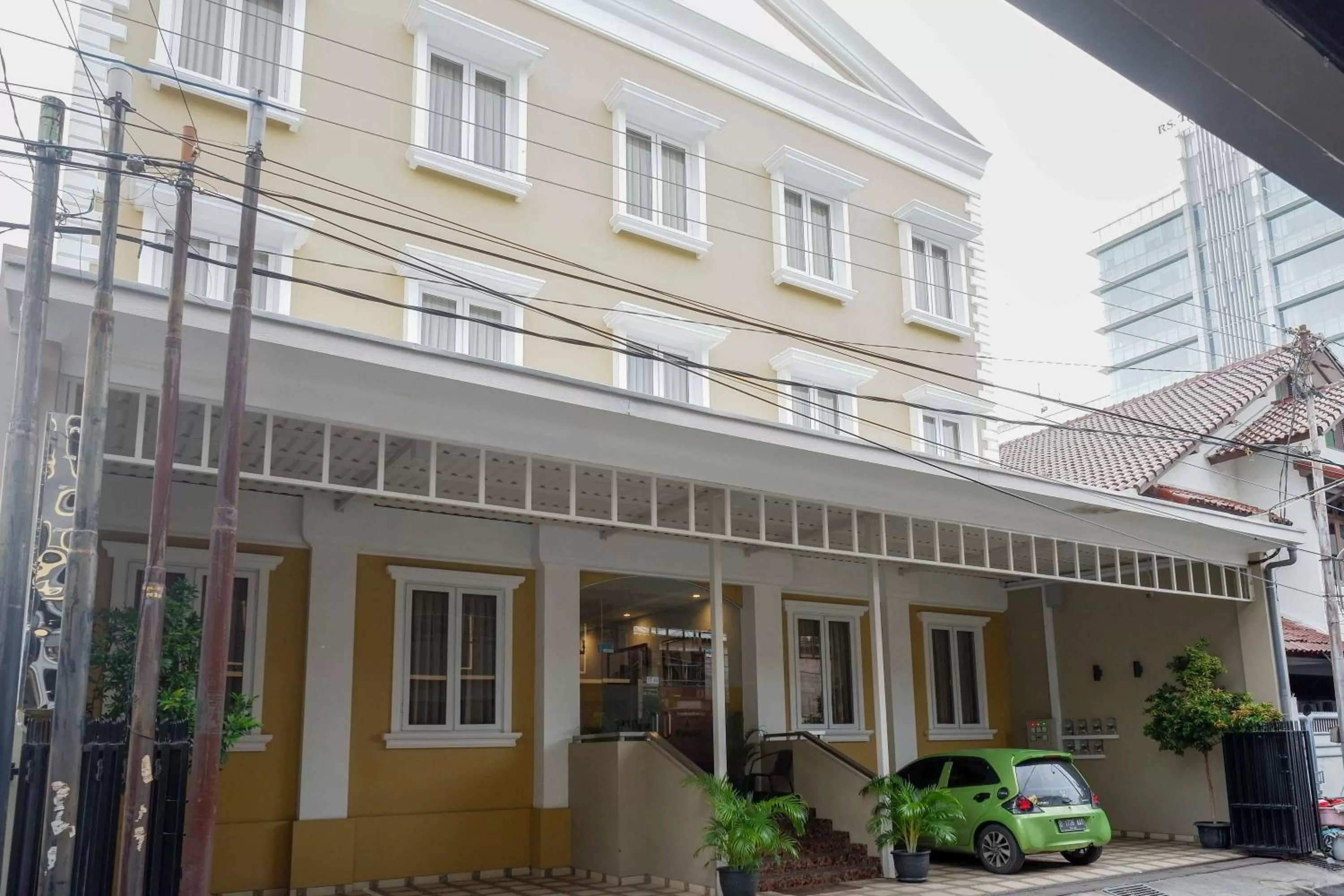 Property building in Sans Hotel Empress Simpang Lima