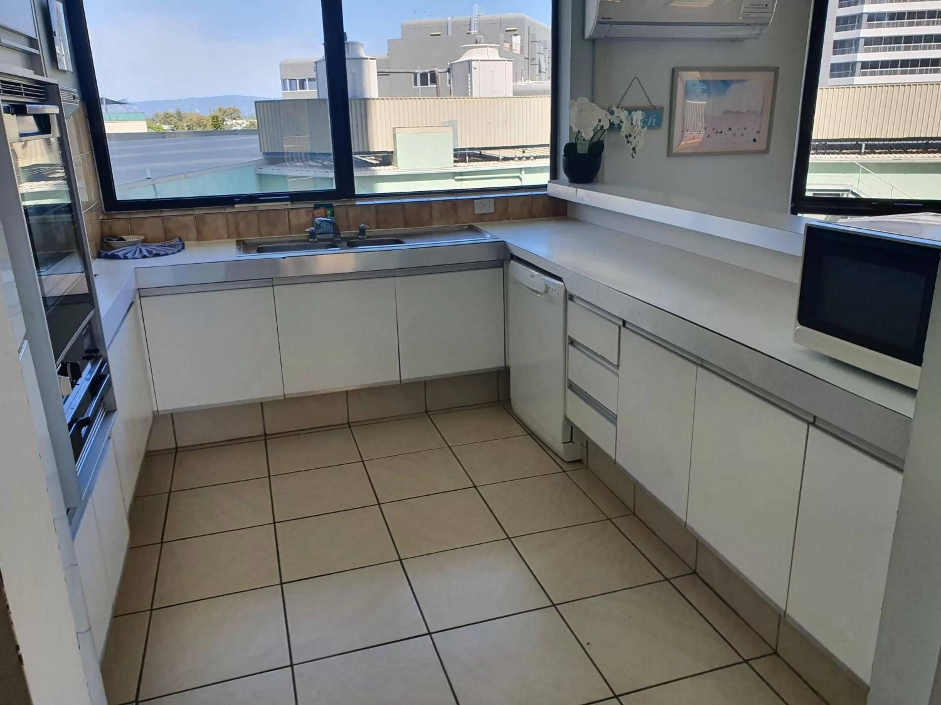 One-Bedroom Apartment in Aegean Apartments Surfers Paradise