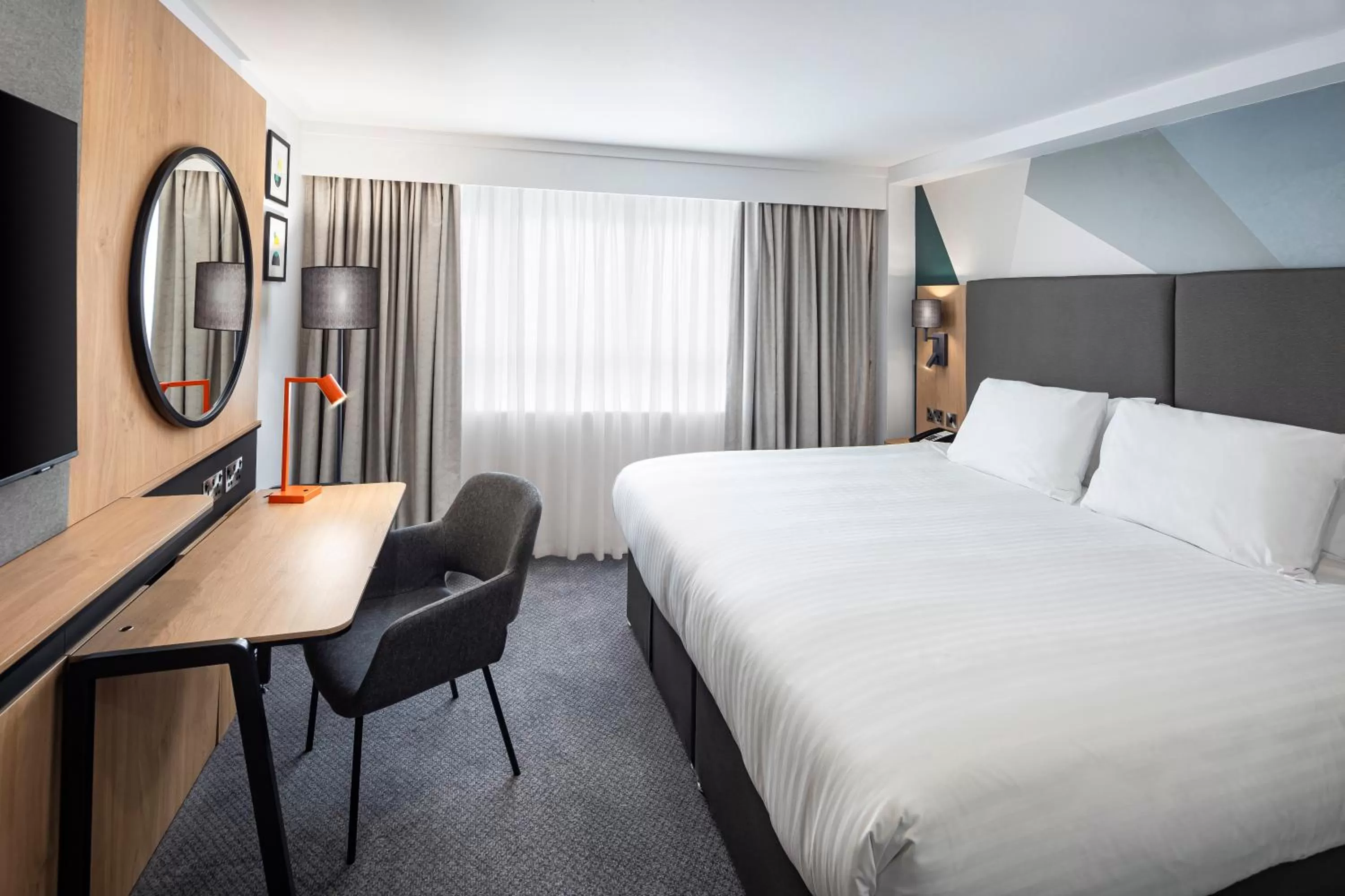 Bedroom, Bed in Holiday Inn Aylesbury by IHG