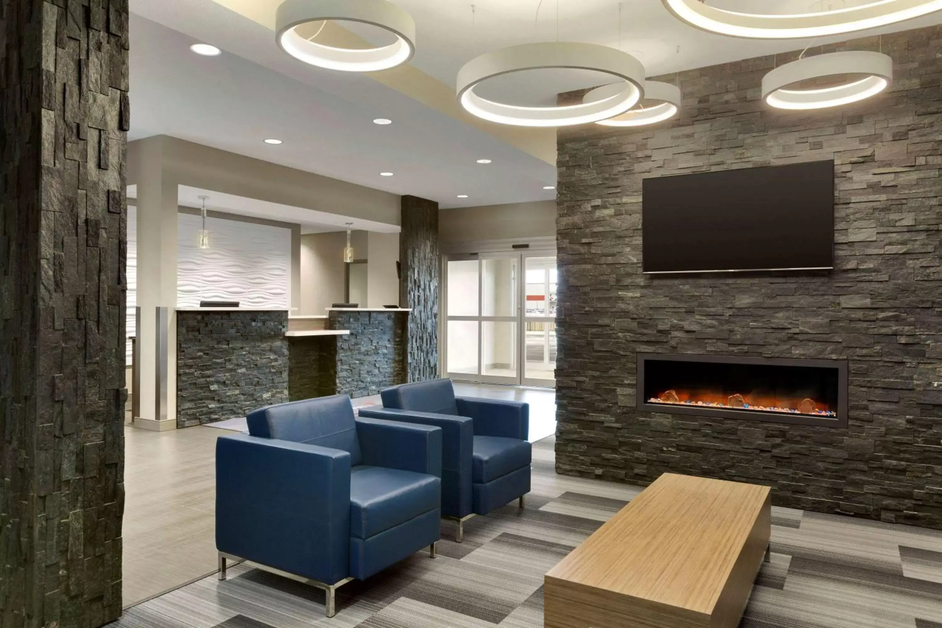 Lobby or reception, Seating Area in Days Inn & Suites by Wyndham Warman Legends Centre