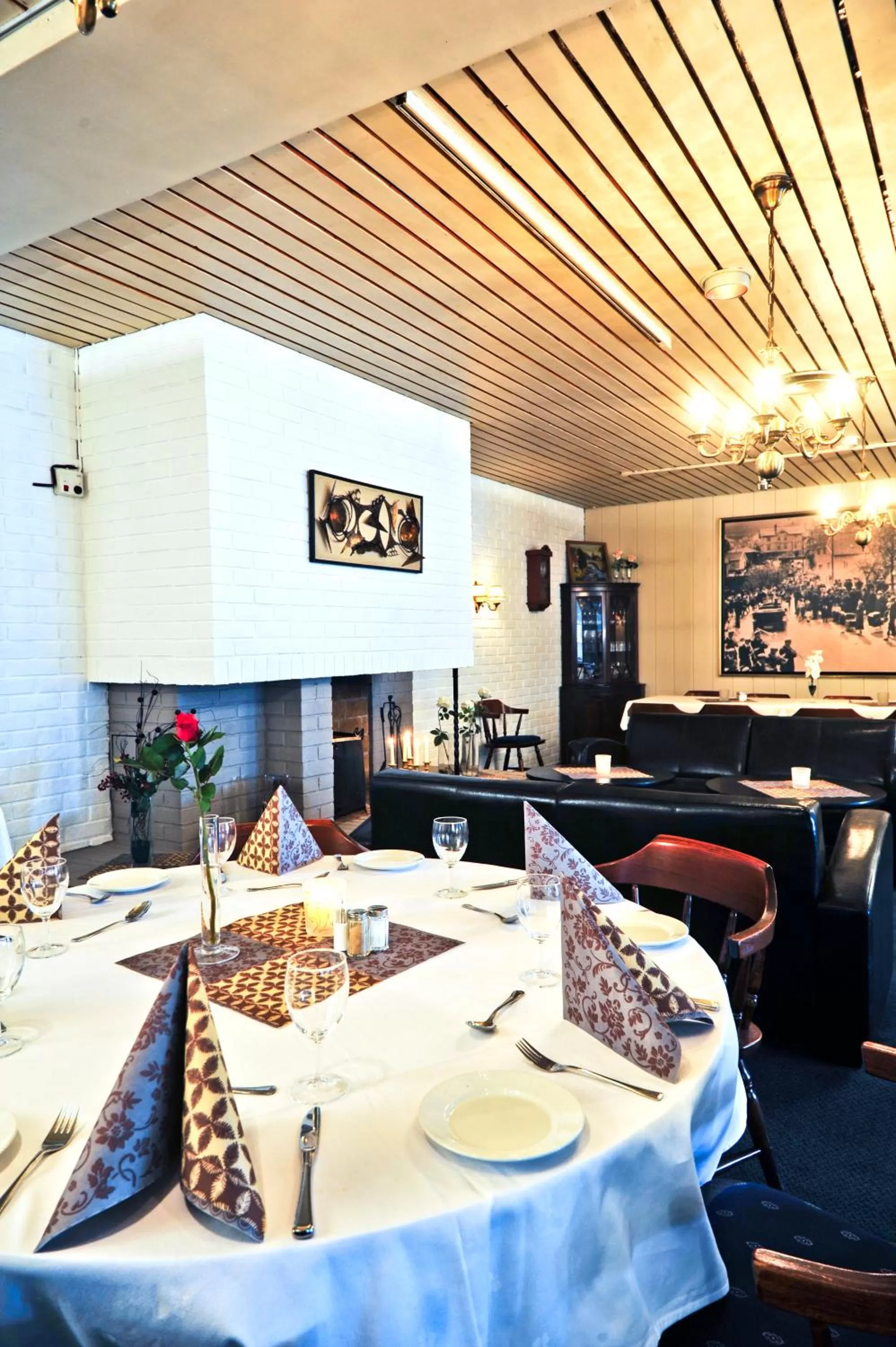 Restaurant/Places to Eat in Moi Hotel