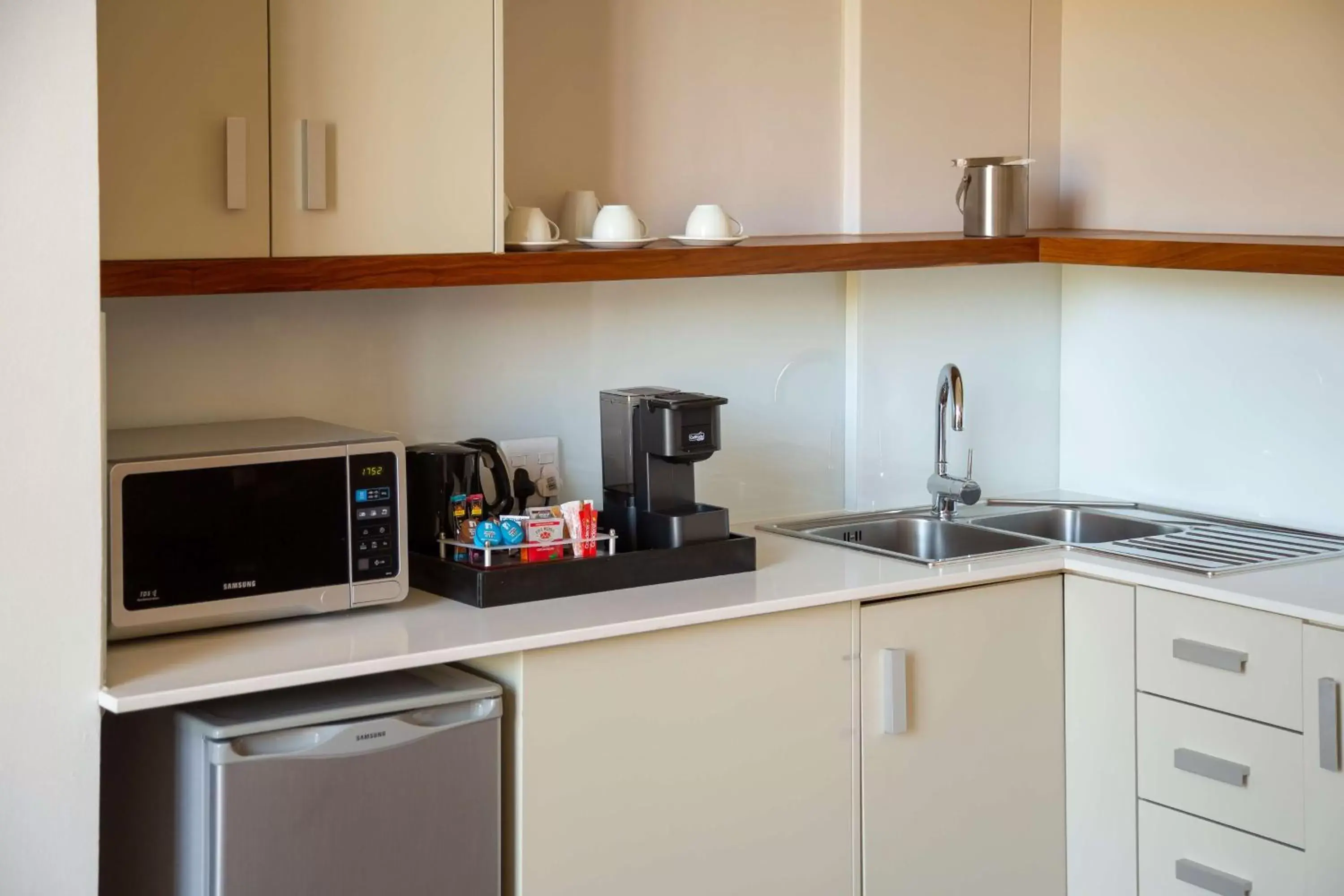 Kitchen or kitchenette, Kitchen/Kitchenette in DoubleTree by Hilton Cape Town Upper Eastside