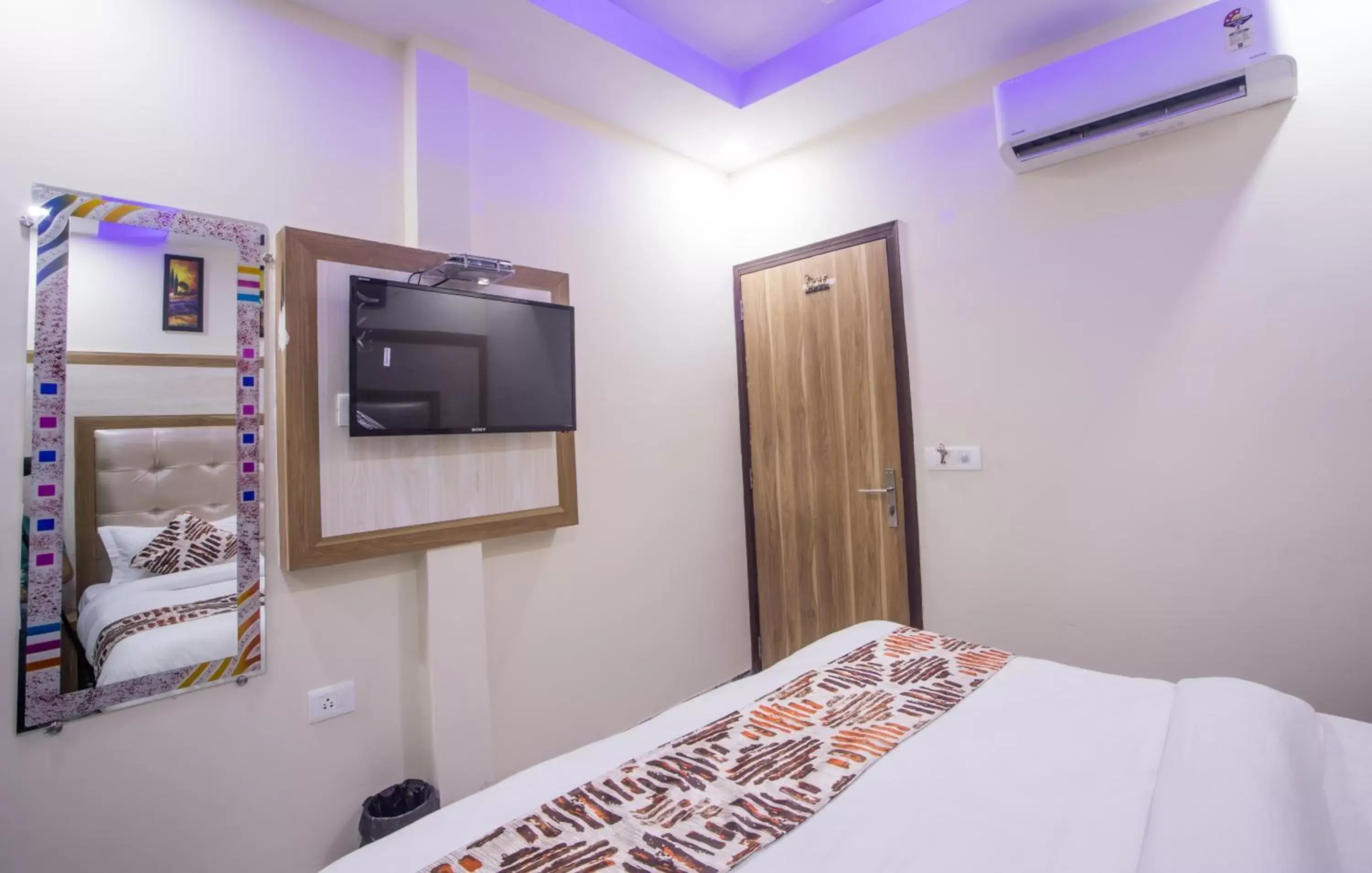 Communal lounge/ TV room, Bed in Hotel Harsha International Communal lounge/ TV room, Bed in Hotel Harsha International