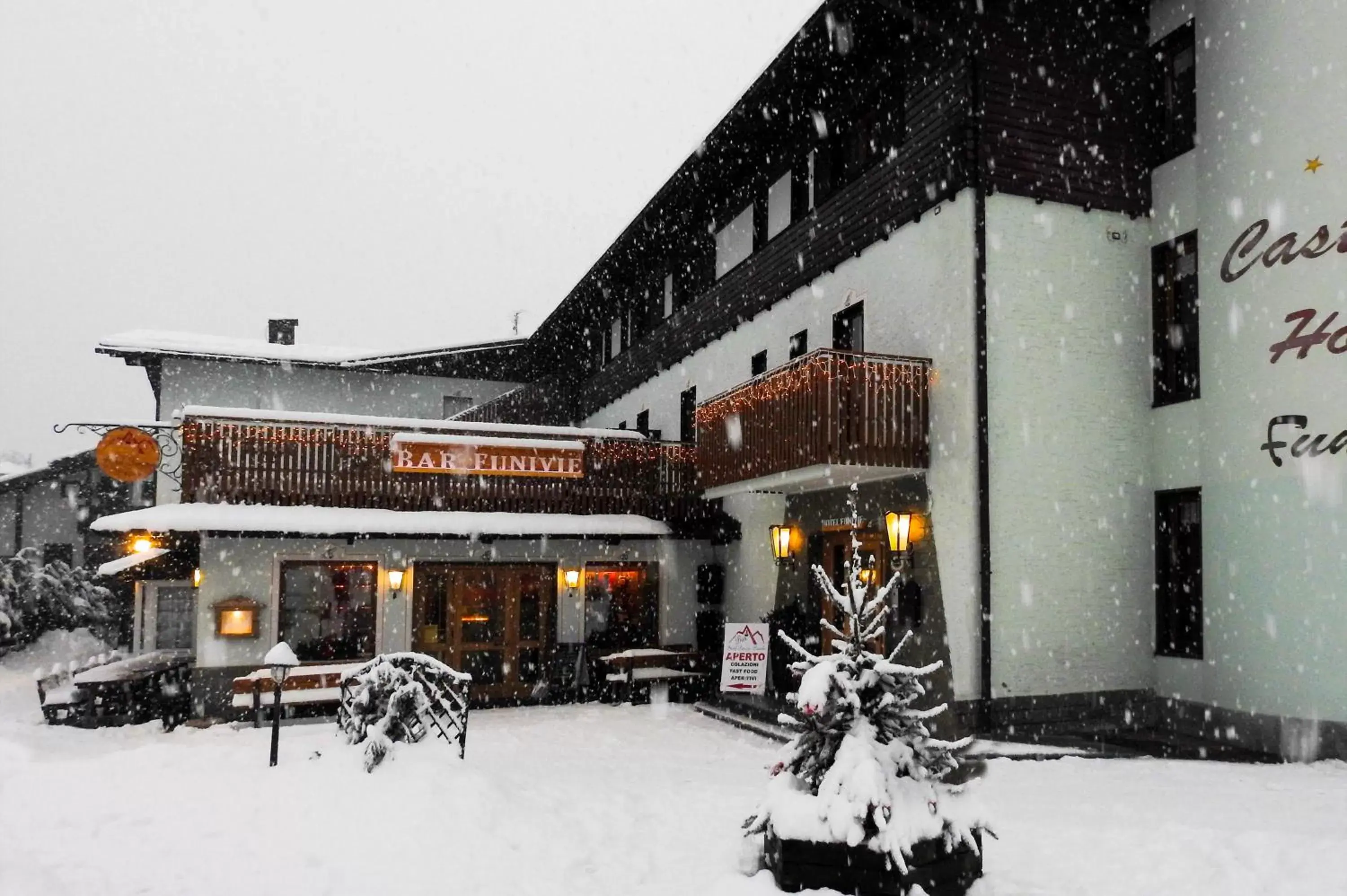 Property building, Winter in Casteluce Hotel Funivie