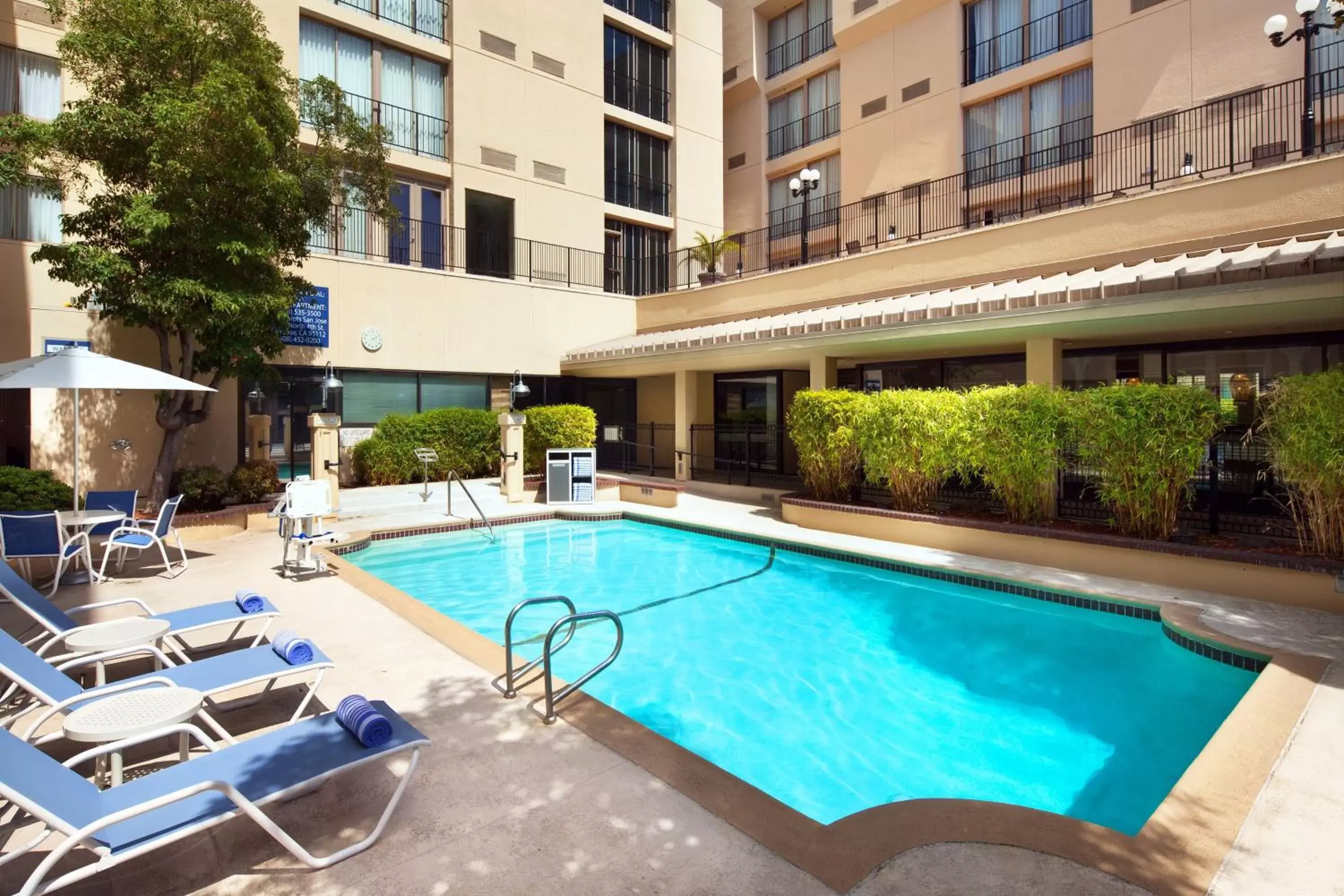 Swimming Pool in Four Points by Sheraton San Jose Airport
