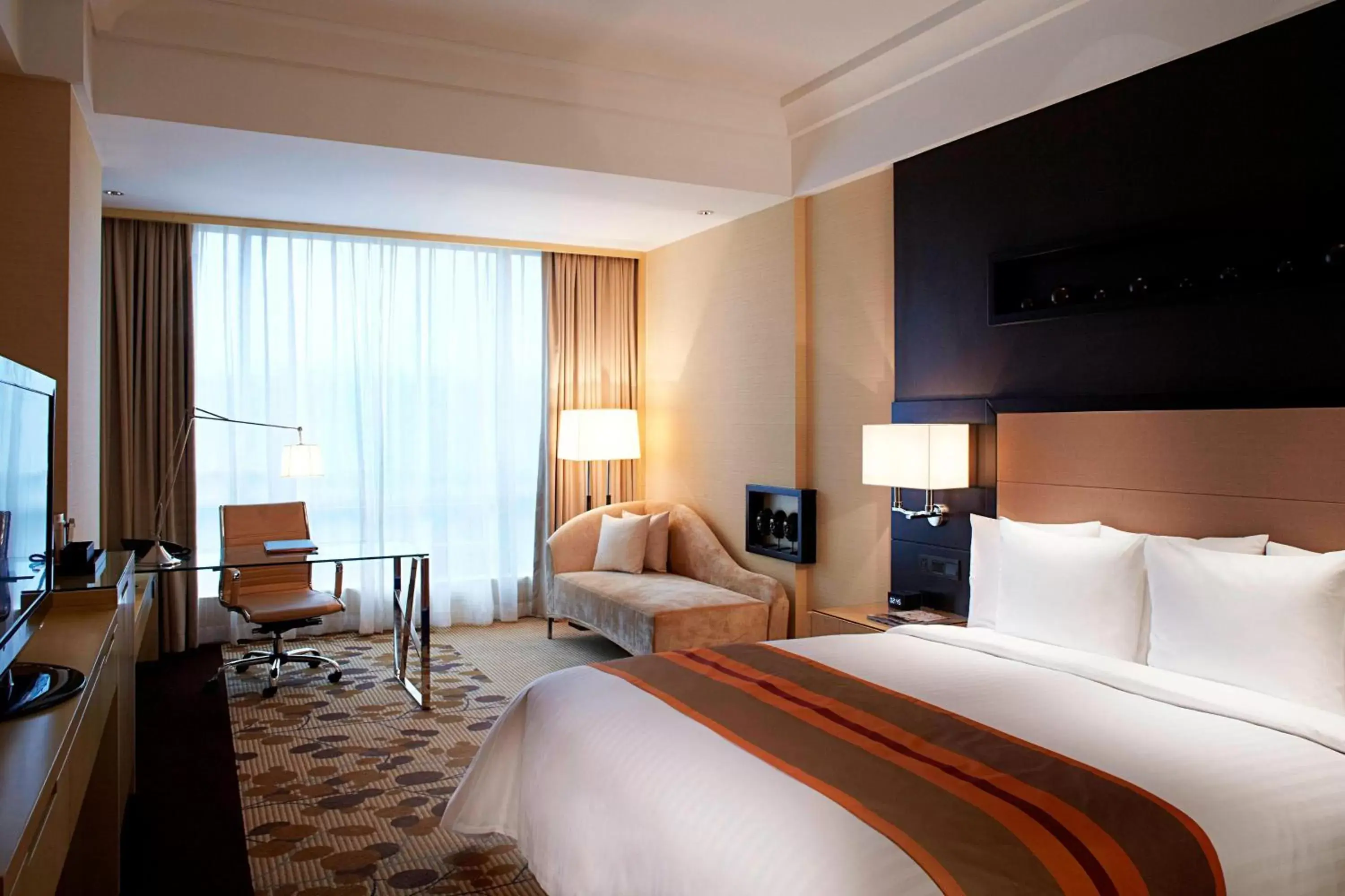 Photo of the whole room, Bed in Courtyard by Marriott Shanghai Central