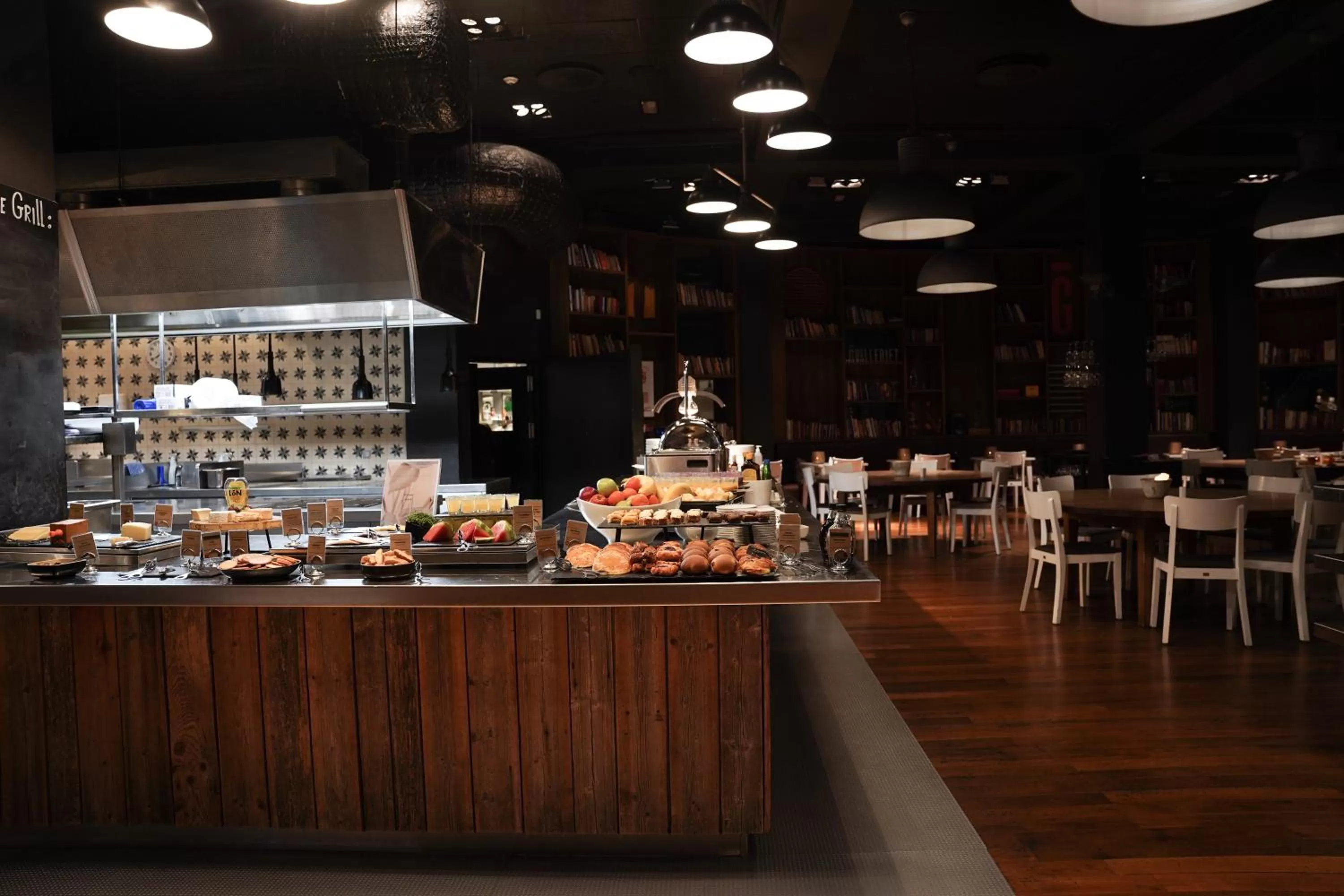 Breakfast in Home Hotel Folketeateret