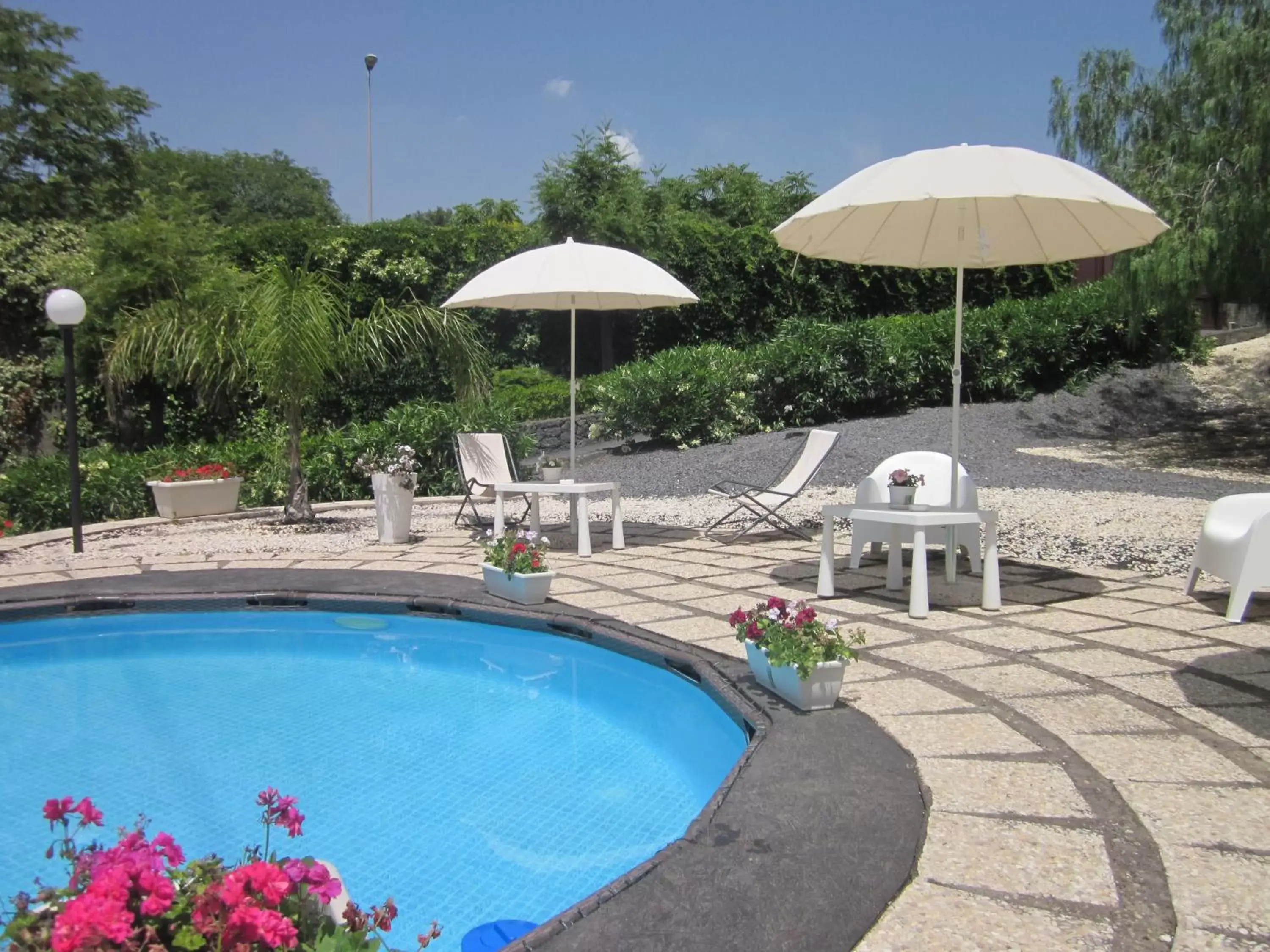 Swimming Pool in B&B BOUTIQUE DI CHARME "ETNA-RELAX-NATURA"