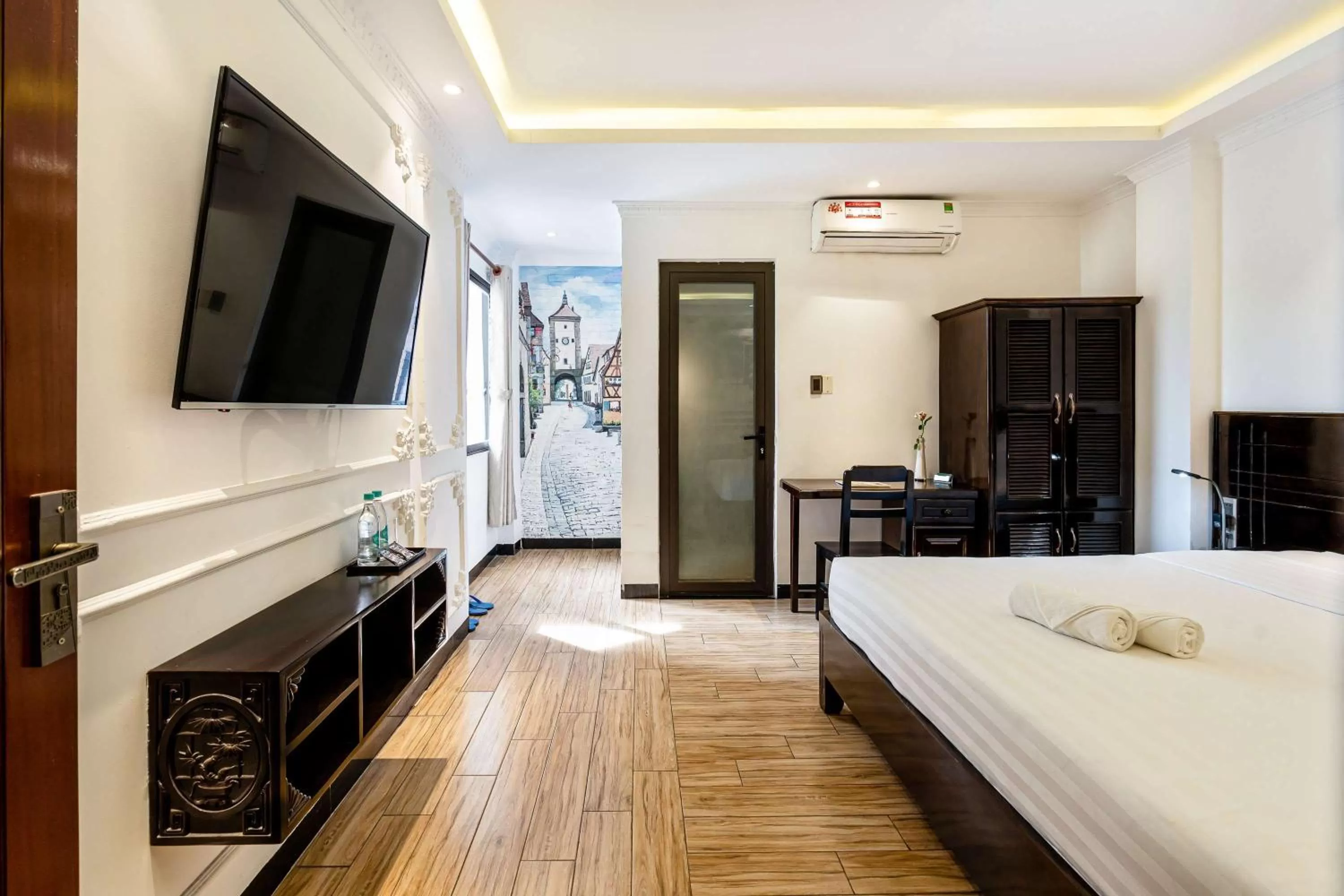 Photo of the whole room, Bed in Lotus Laverne Hotel