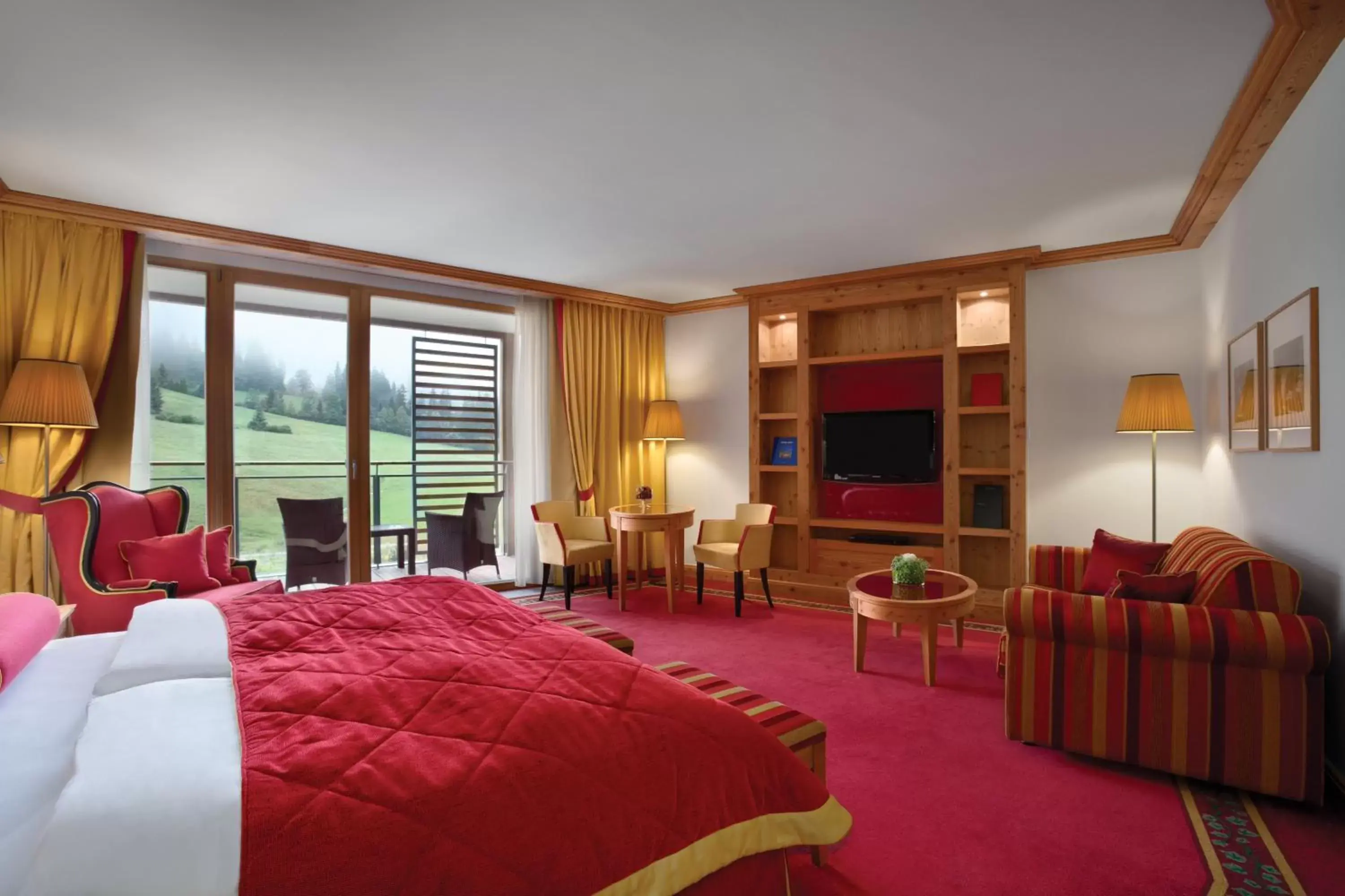 Bed in Kempinski Hotel Das Tirol
