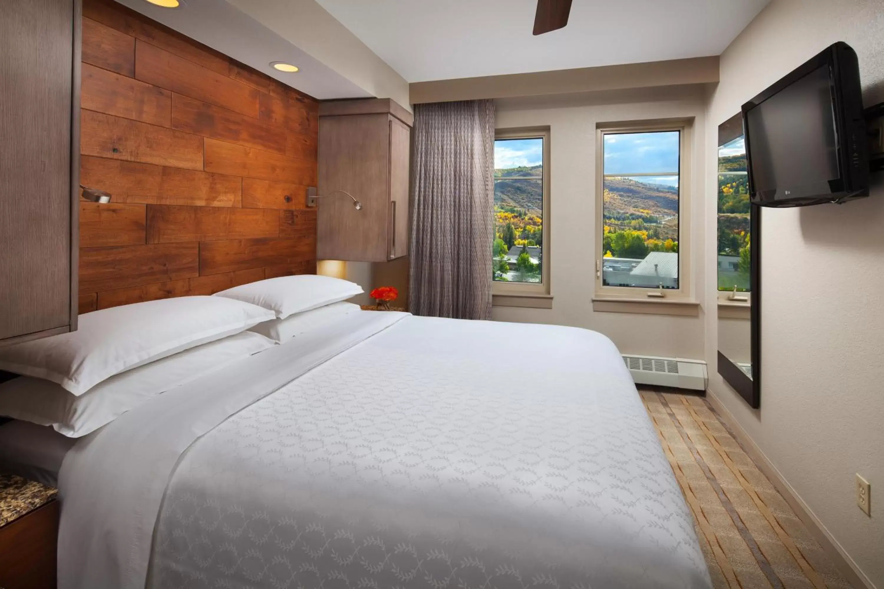 Bedroom, Bed in Sheraton Mountain Vista Villas, Avon / Vail Valley