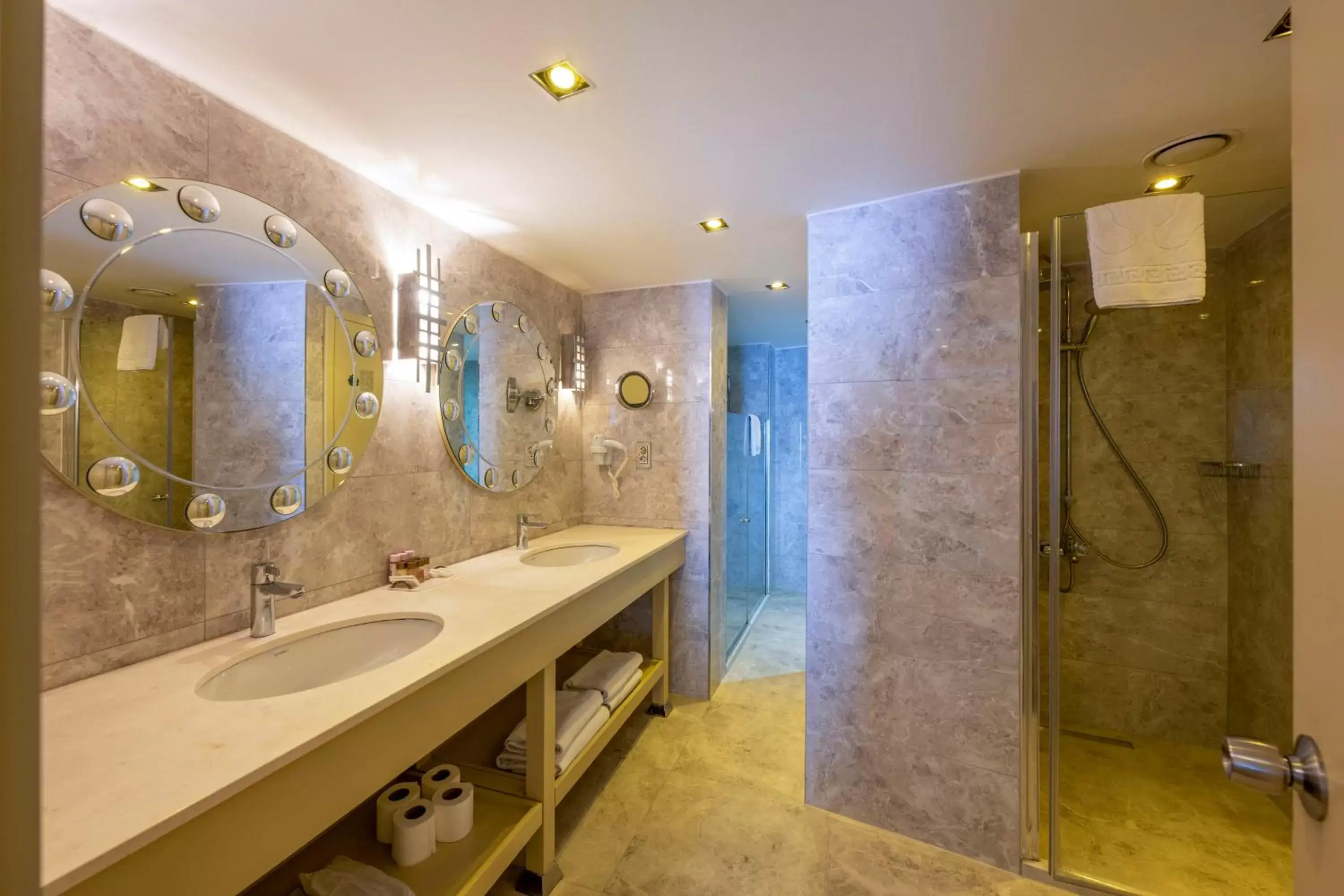 Shower, Bathroom in Taxim Hill Hotel