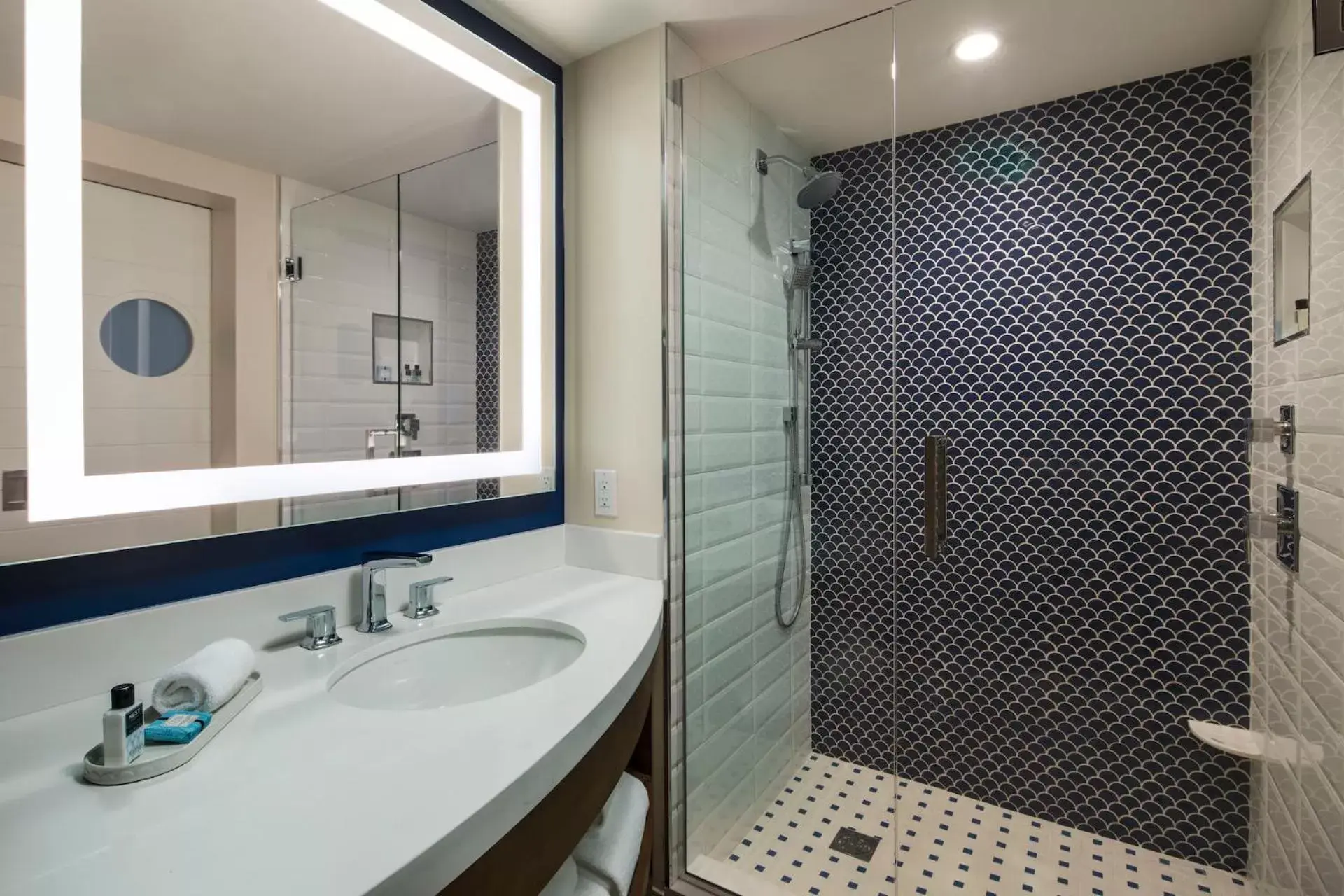 Shower, Bathroom in Hutchinson Shores Resort & Spa