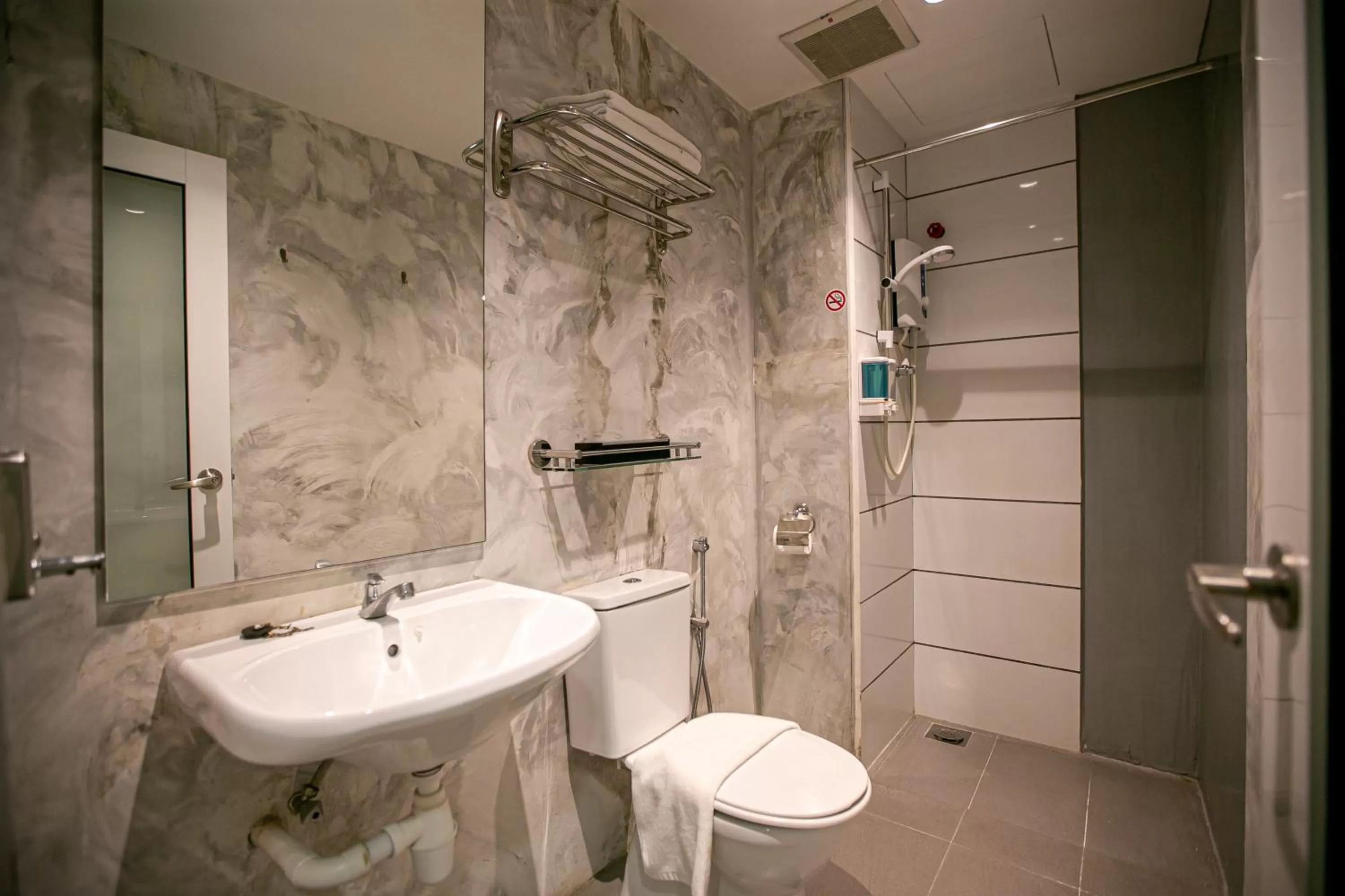 Bathroom in Chulia Mansion