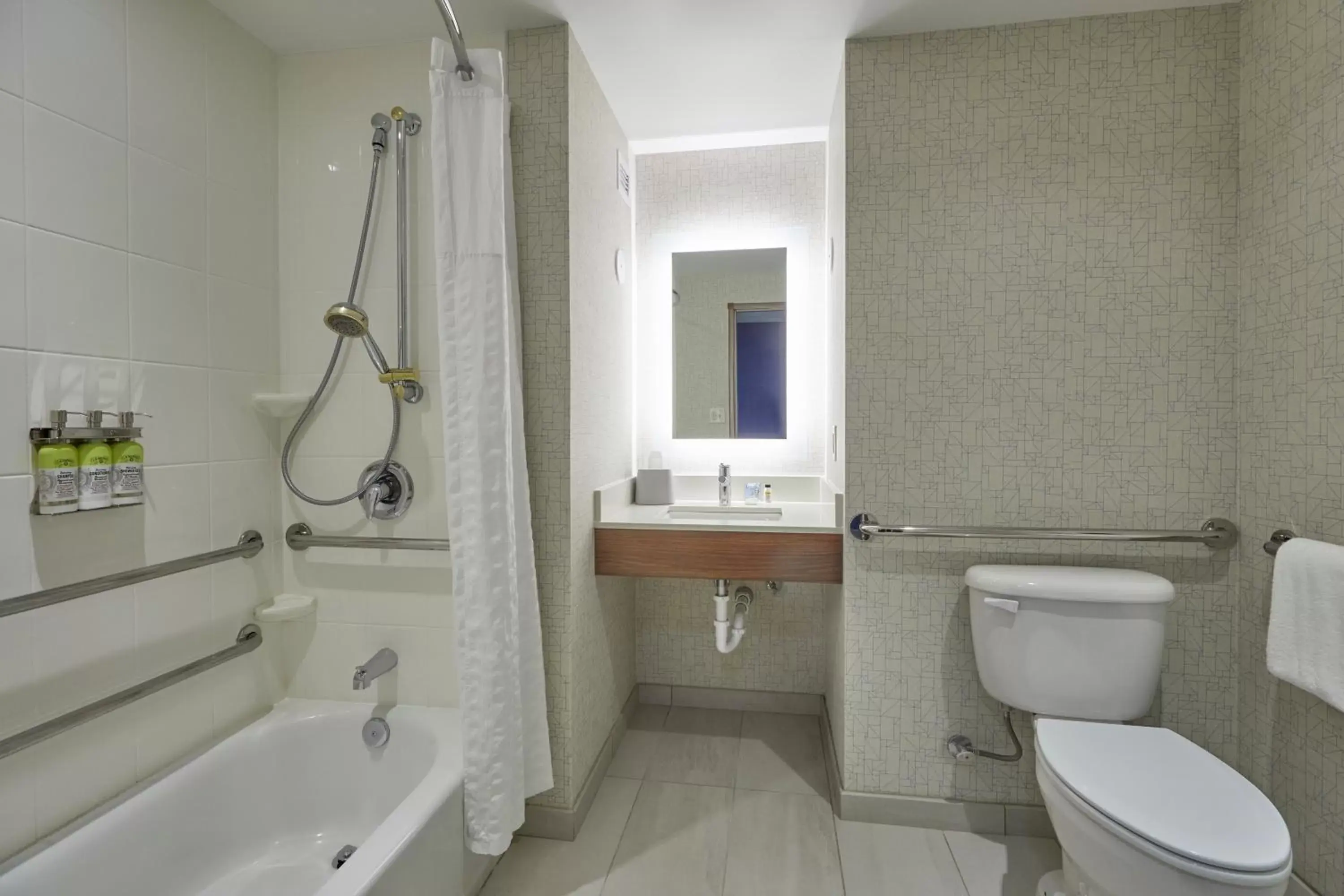 Shower, Bathroom in Holiday Inn Express : Eugene - Springfield, an IHG Hotel