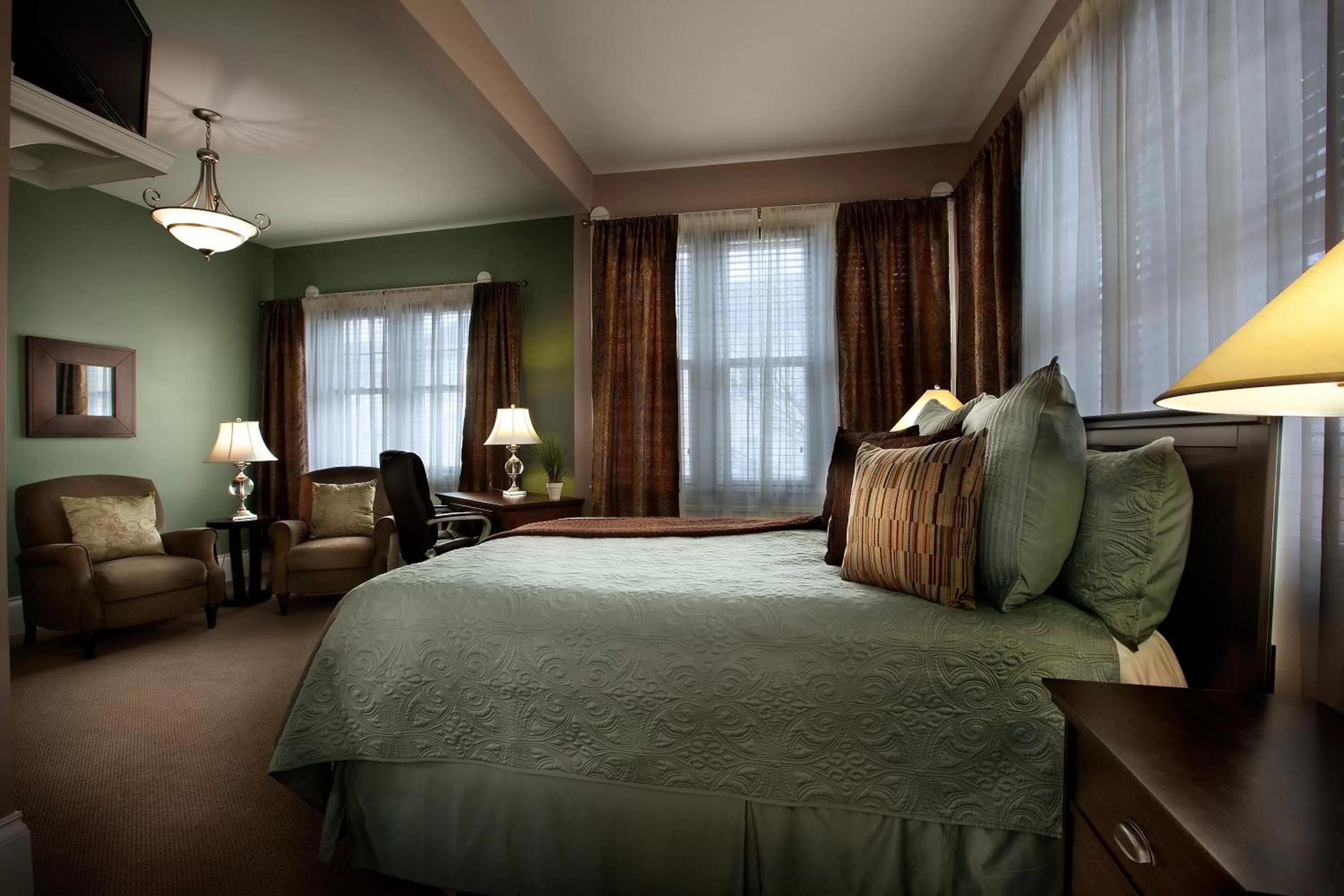 Photo of the whole room, Bed in Grant Street Inn - Bloomington