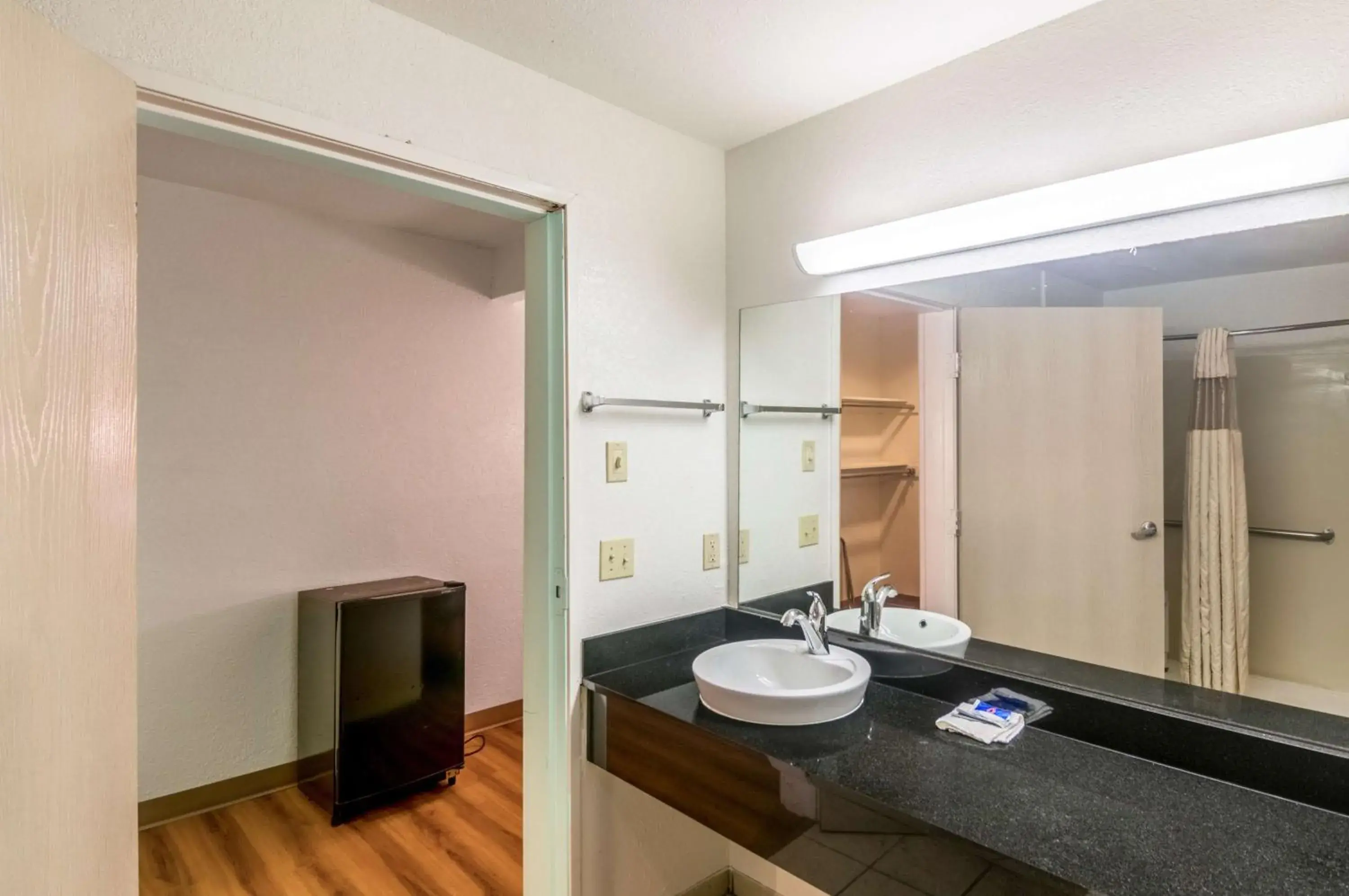 Toilet, Bathroom in Motel 6-Oklahoma City, OK