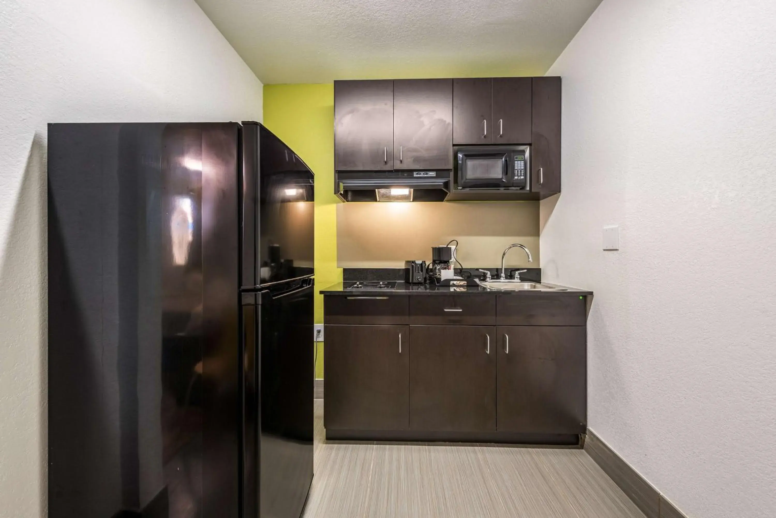 Photo of the whole room in Studio 6-Monroe, LA - Hwy 165 Photo of the whole room in Studio 6-Monroe, LA - Hwy 165