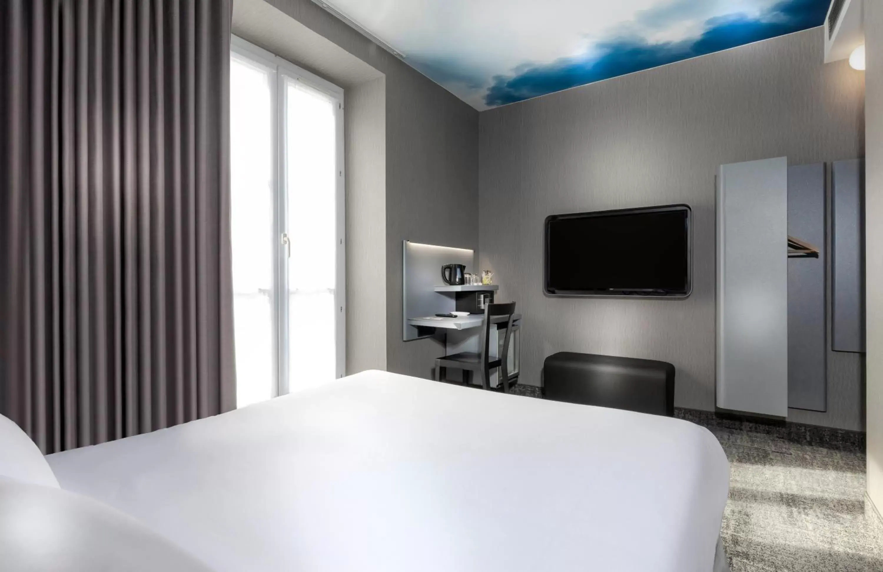 Bed in Libertel Montmartre Opéra Bed in Libertel Montmartre Opéra