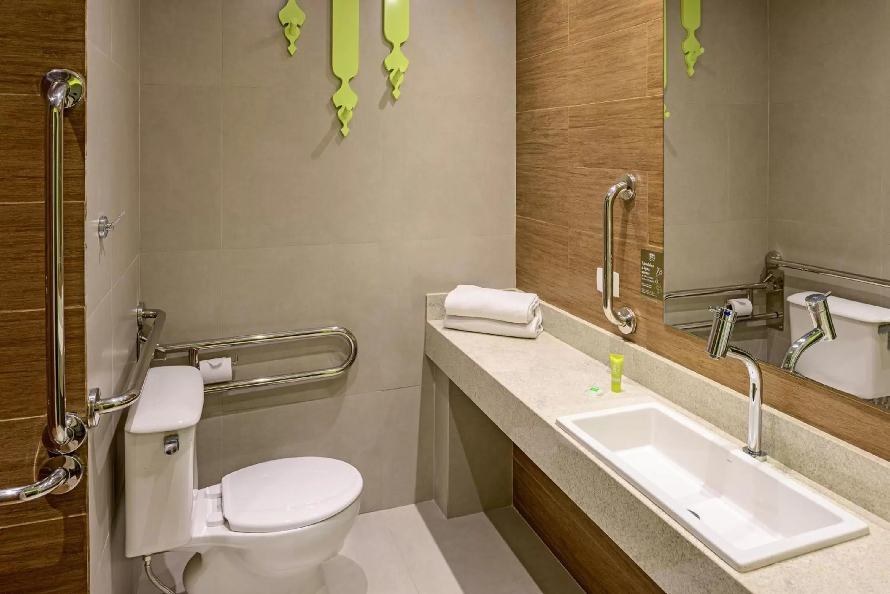 Bathroom in ibis Styles Curitiba Centro Civico