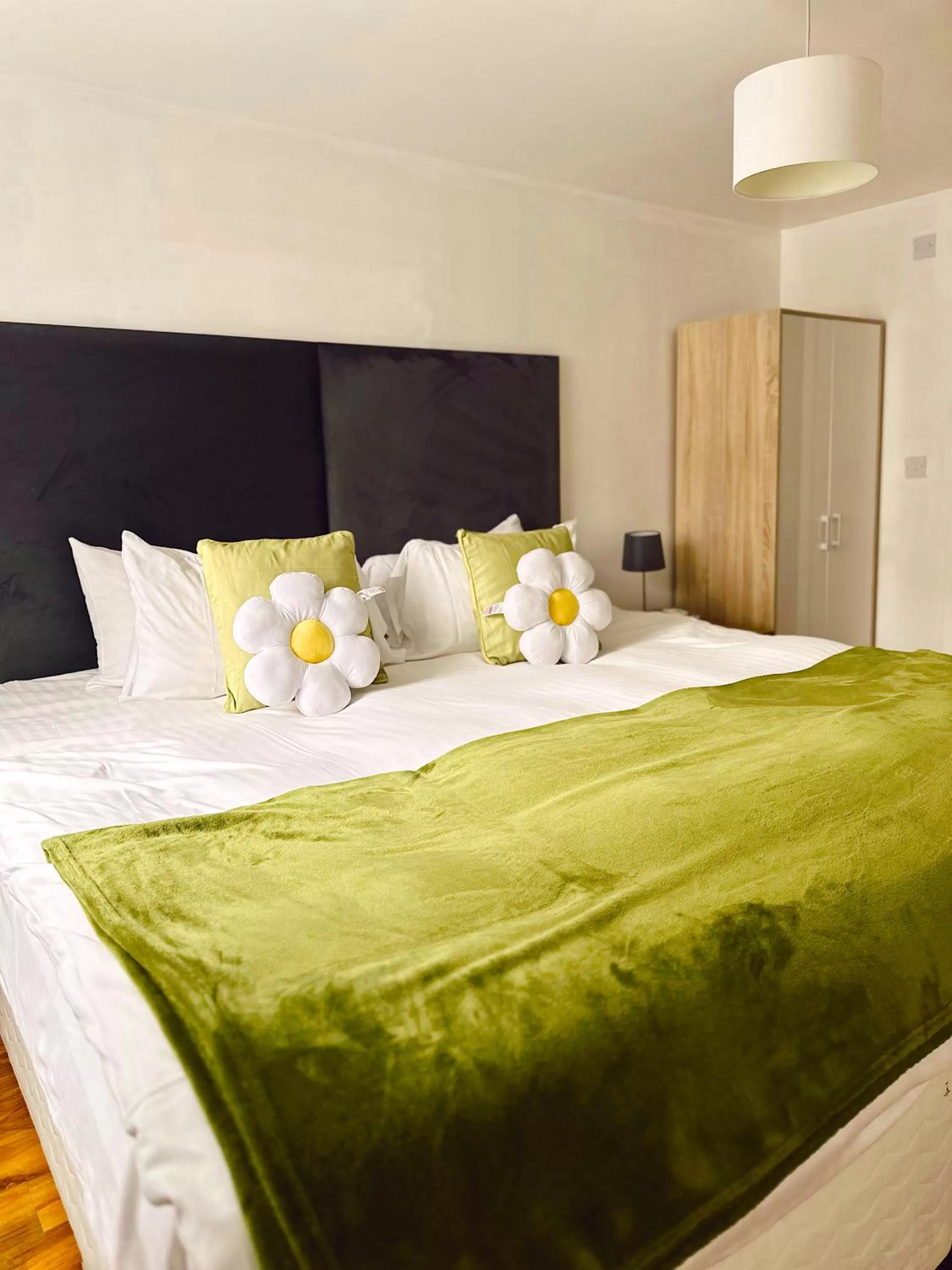 Bed in Canary Wharf - Luxury Apartments