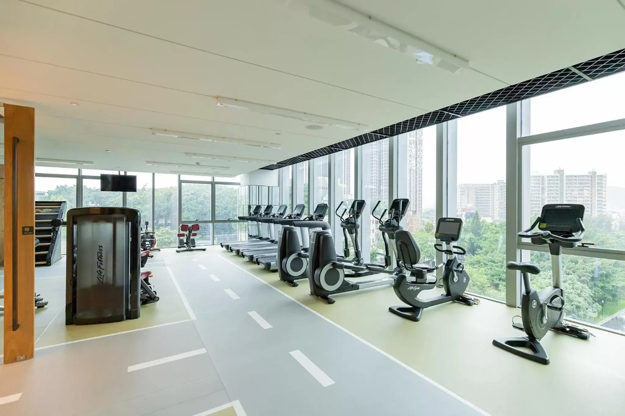 Spa and wellness centre/facilities, Fitness Center/Facilities in Holiday Inn Guangzhou South Lake, an IHG Hotel