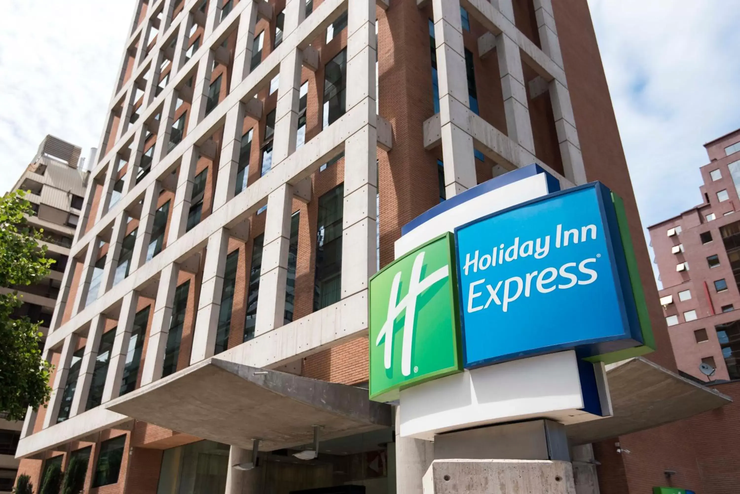 Property building in Holiday Inn Express Santiago Las Condes, an IHG Hotel