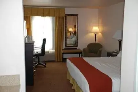Bed in Holiday Inn Express Hotel & Suites Fenton/I-44, an IHG Hotel