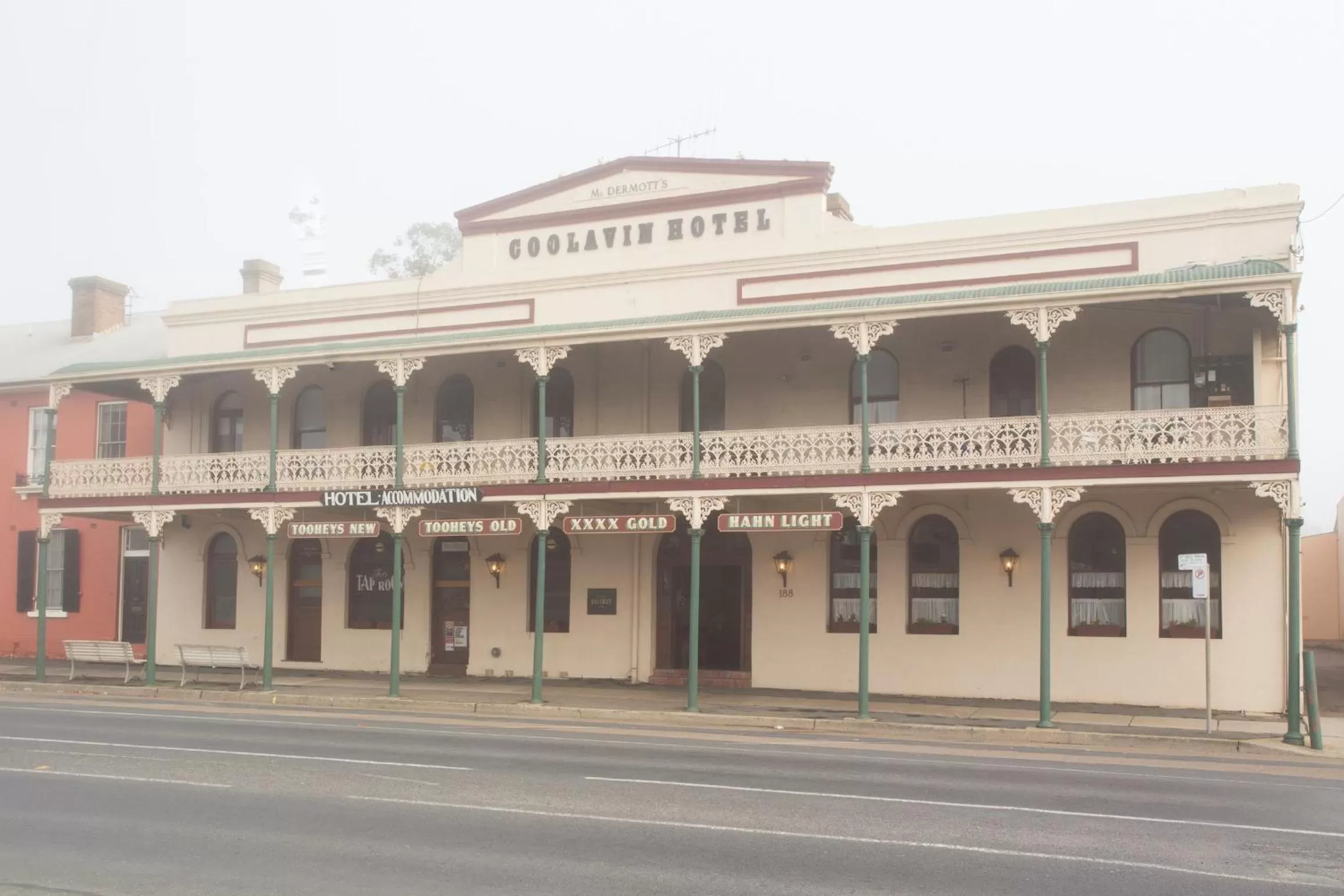Property building in Southern Railway Hotel Goulburn