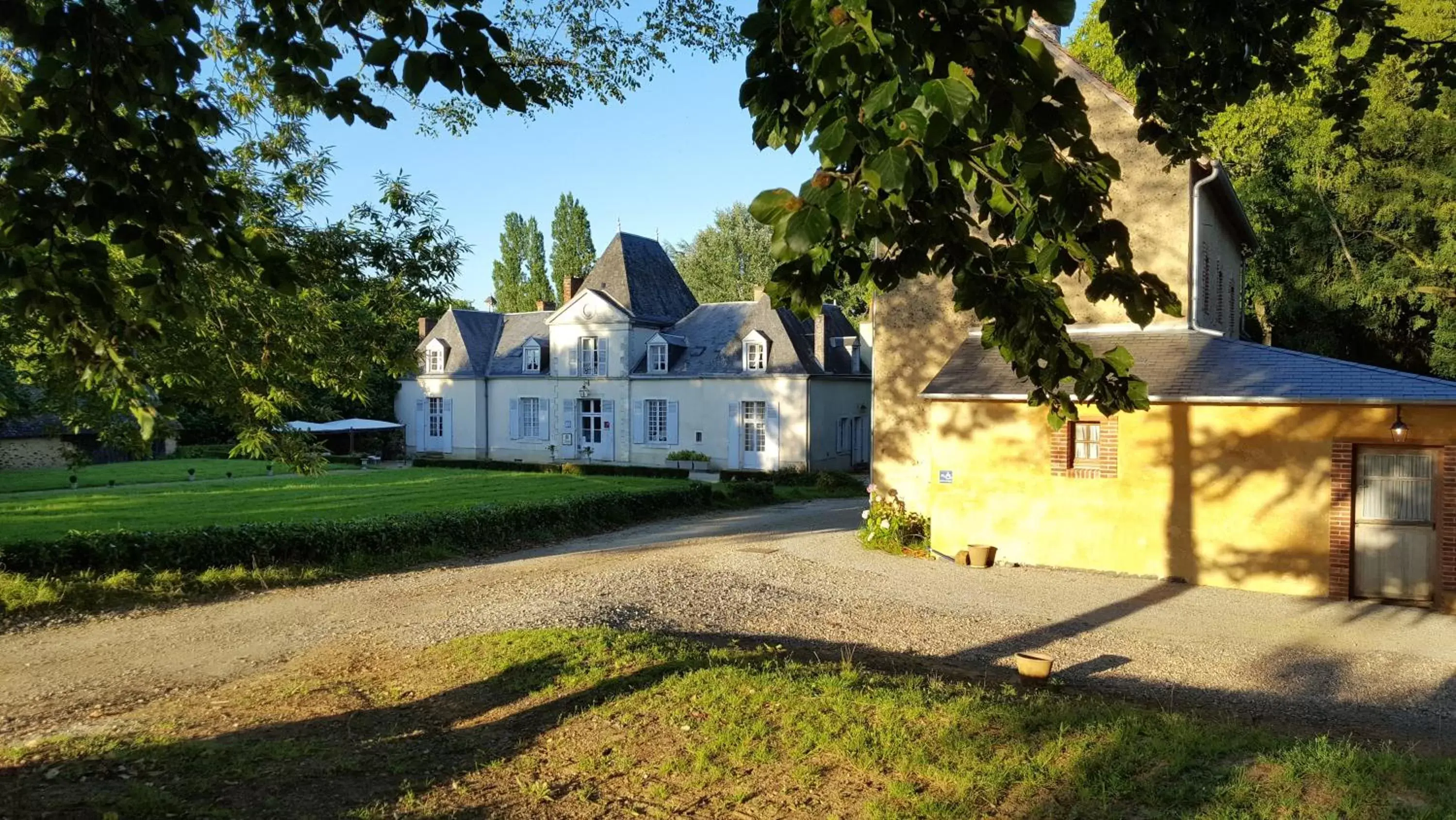 Facade/entrance, Garden in Domaine De Chatenay - Le Mans