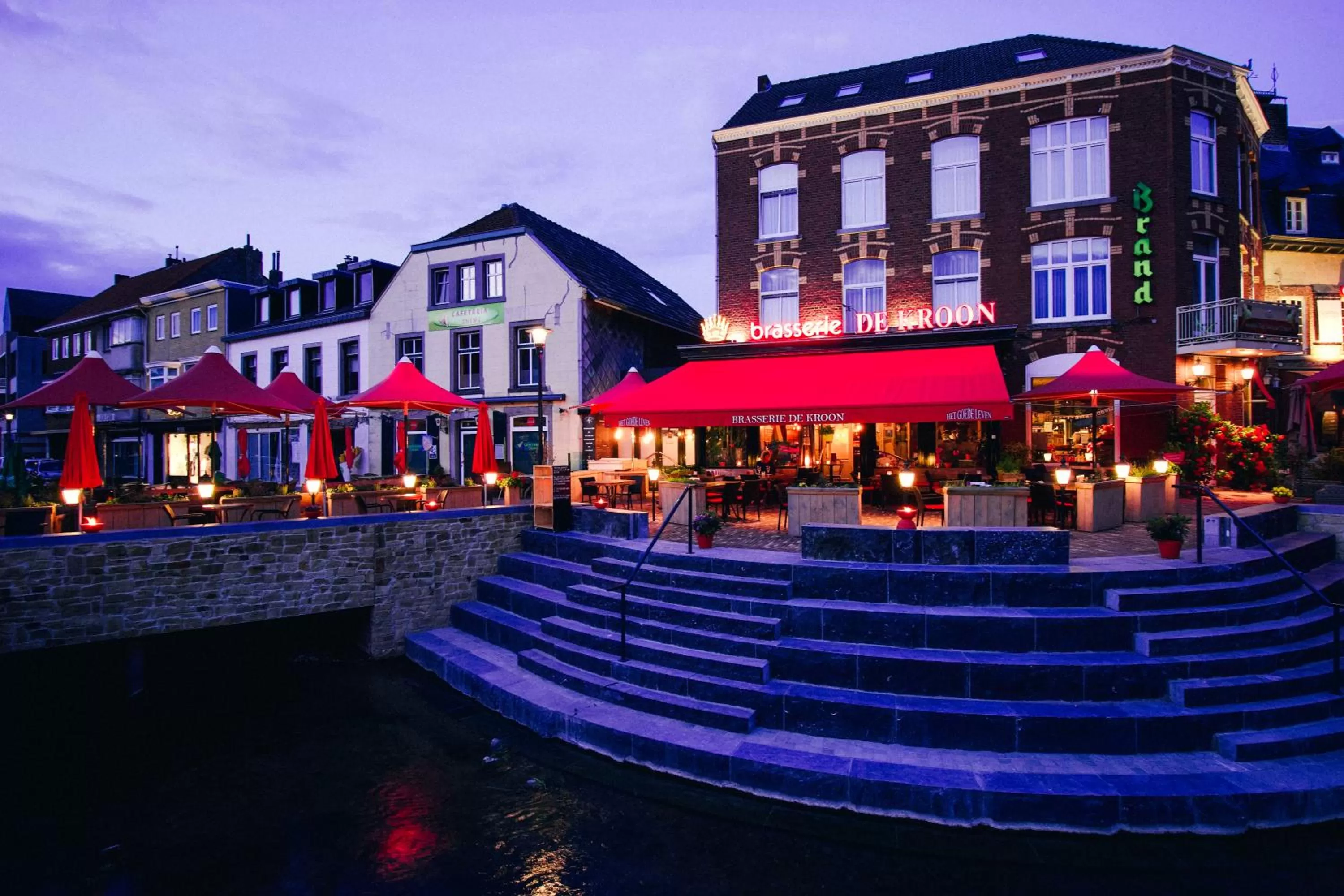 Property building in Hotel Brasserie de Kroon