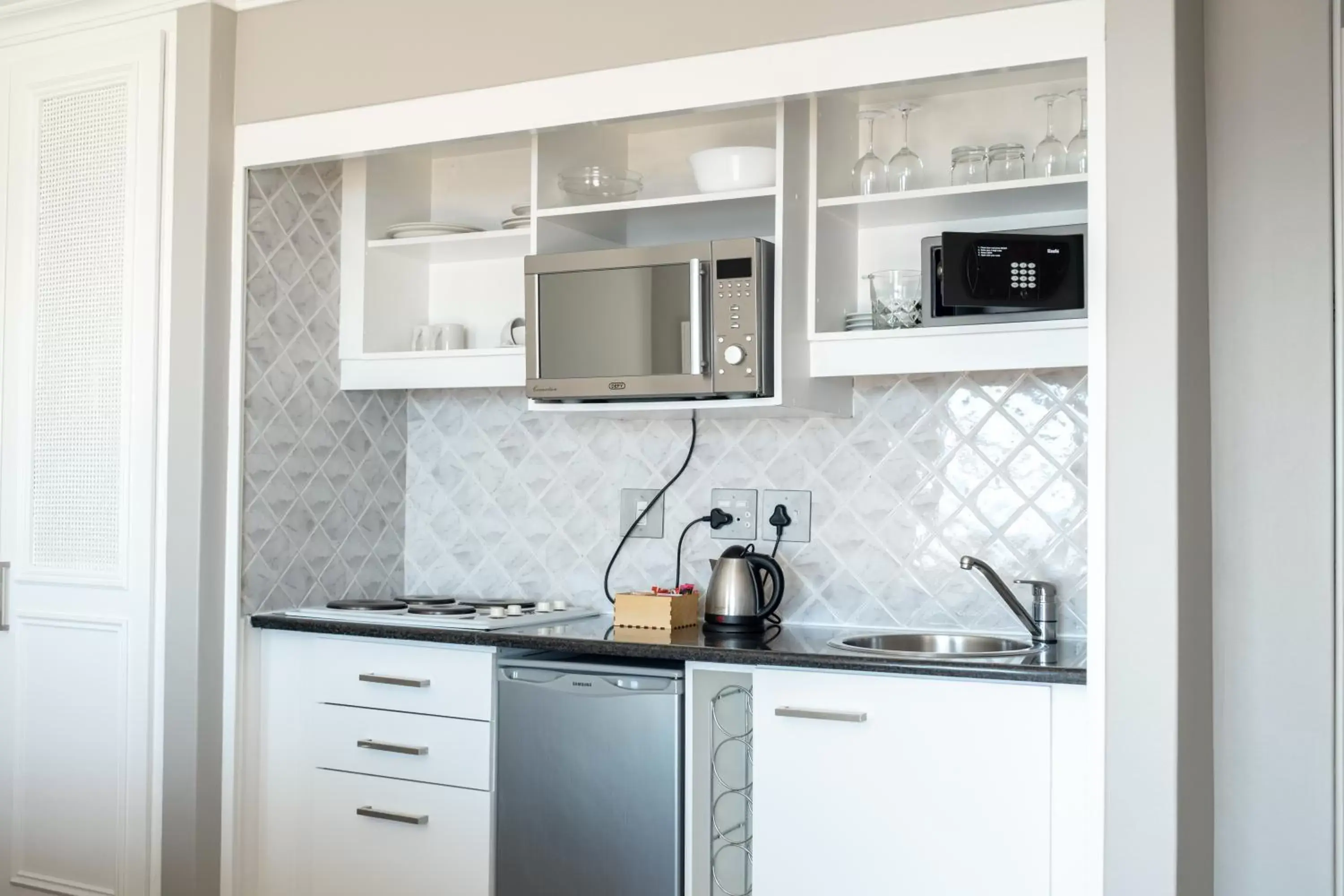 Kitchen or kitchenette, Kitchen/Kitchenette in The Bantry Bay Aparthotel by Totalstay