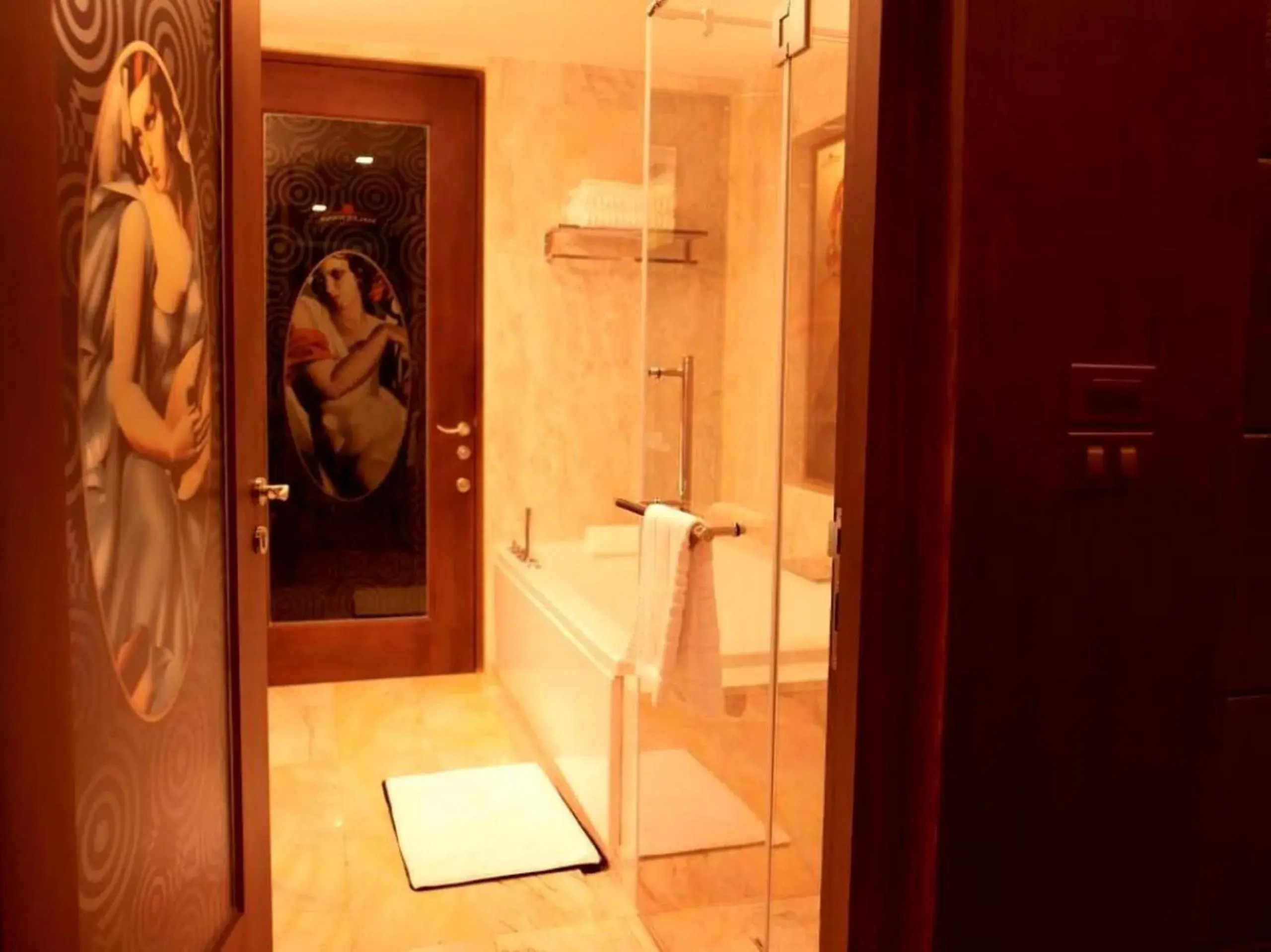 Bathroom in Maleewana Hotel & Resort