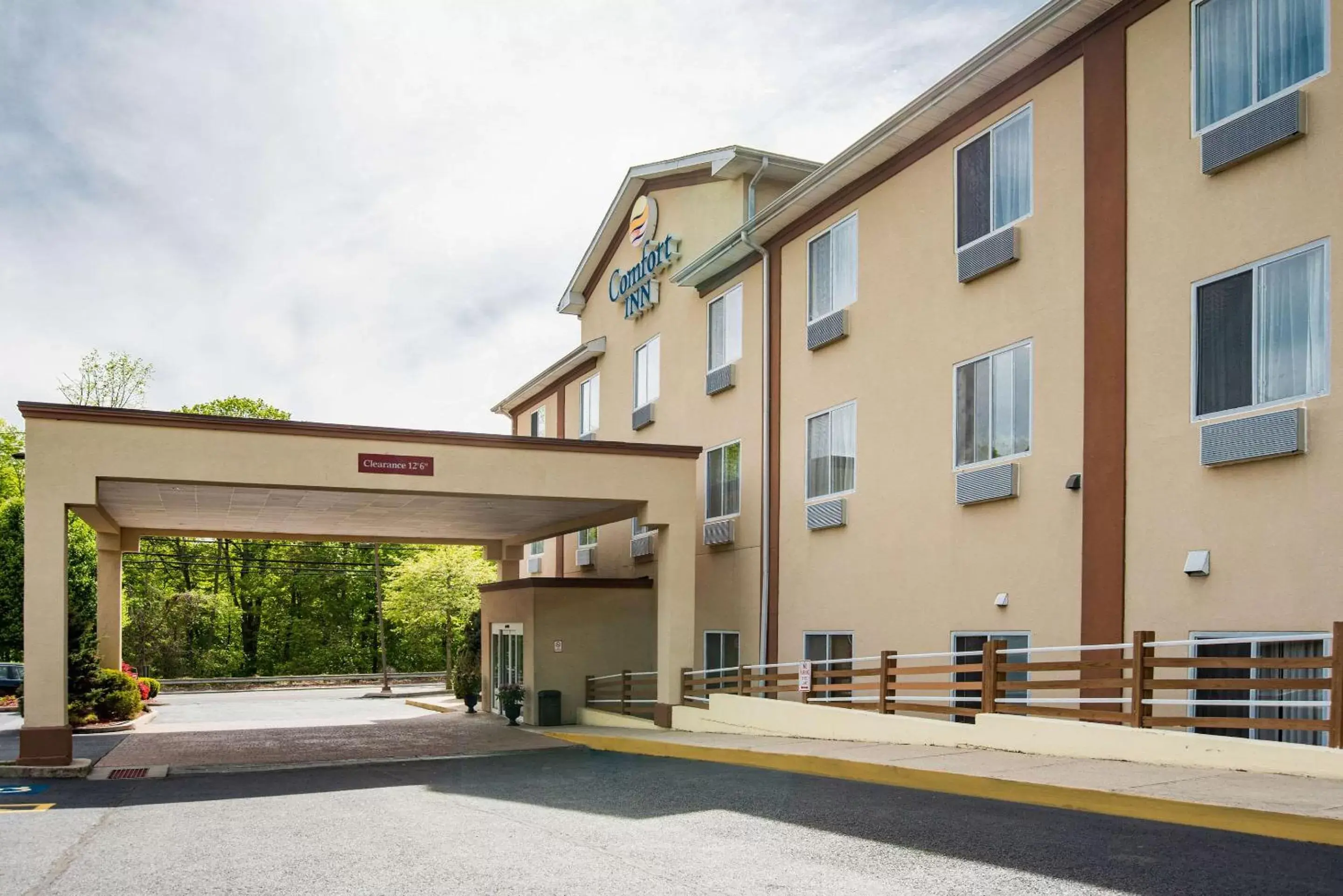 Property Building in Comfort Inn Naugatuck-Shelton, CT