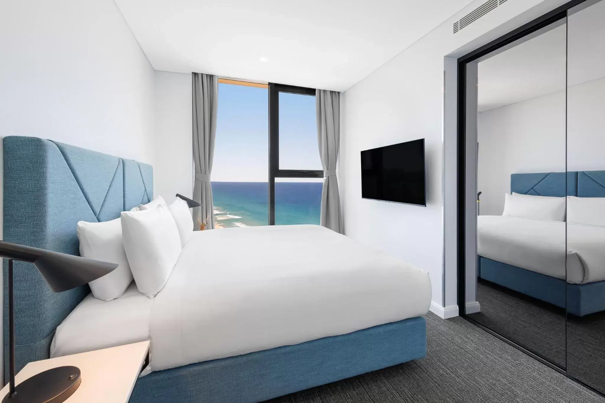 Bed in Meriton Suites Surfers Paradise