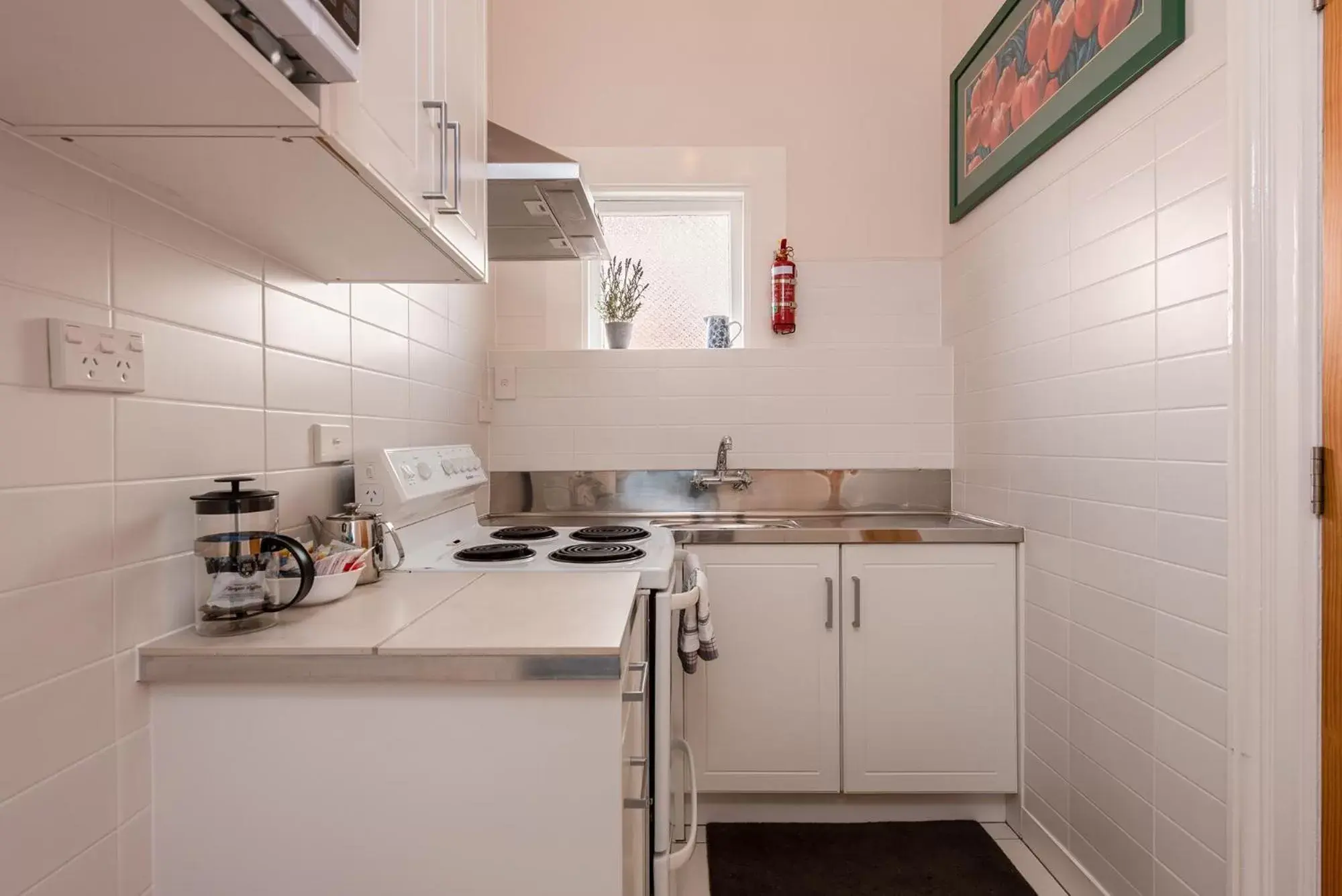 Kitchen/Kitchenette in Apollo Lodge Motel