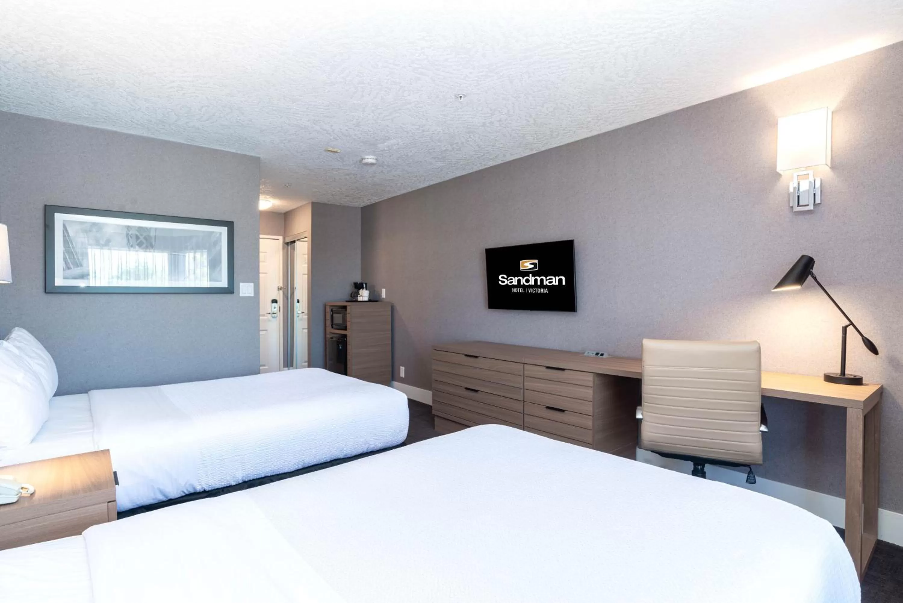 Photo of the whole room, Bed in Sandman Hotel Victoria