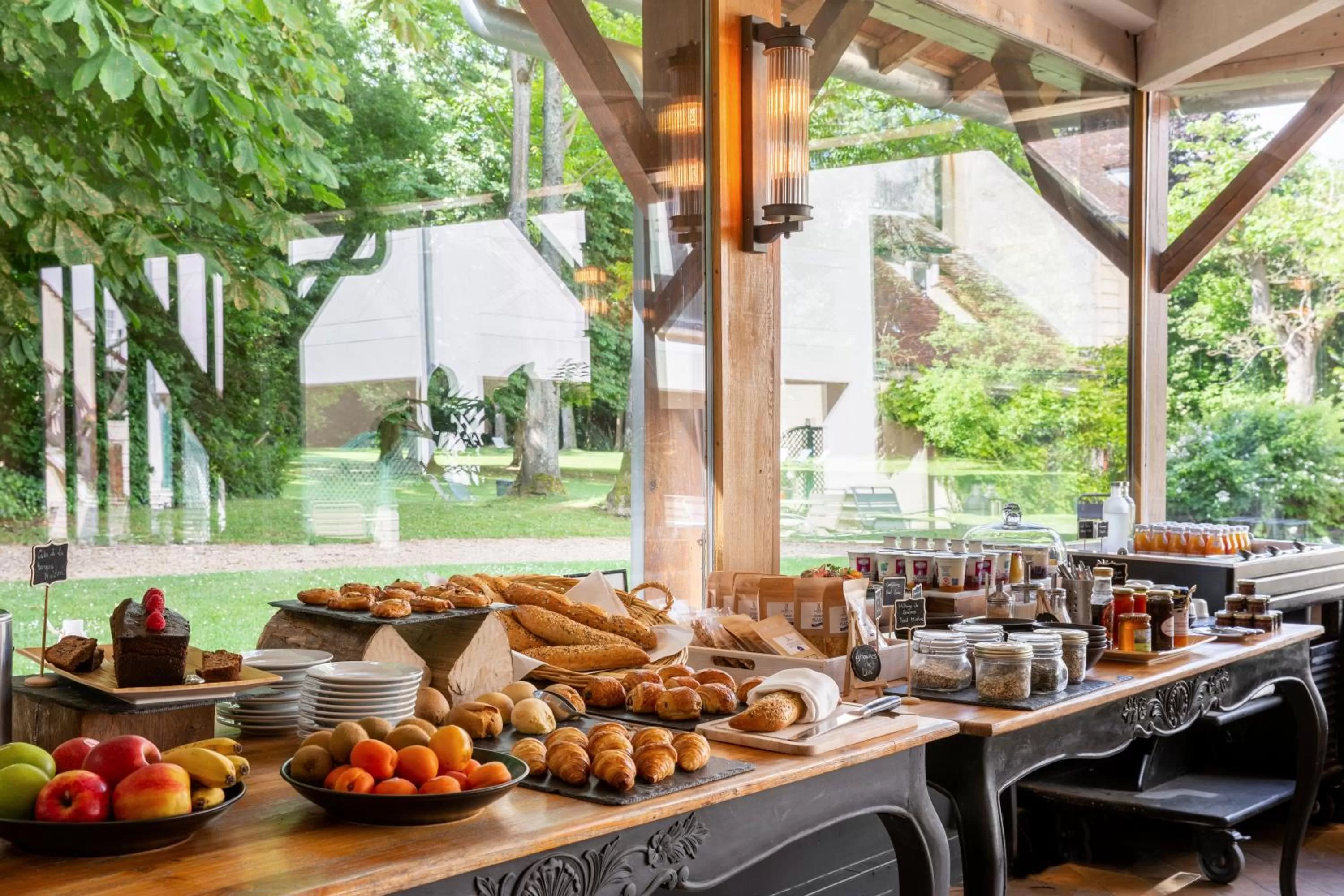 Breakfast in Les Demeures de Varennes, BW Signature Collection