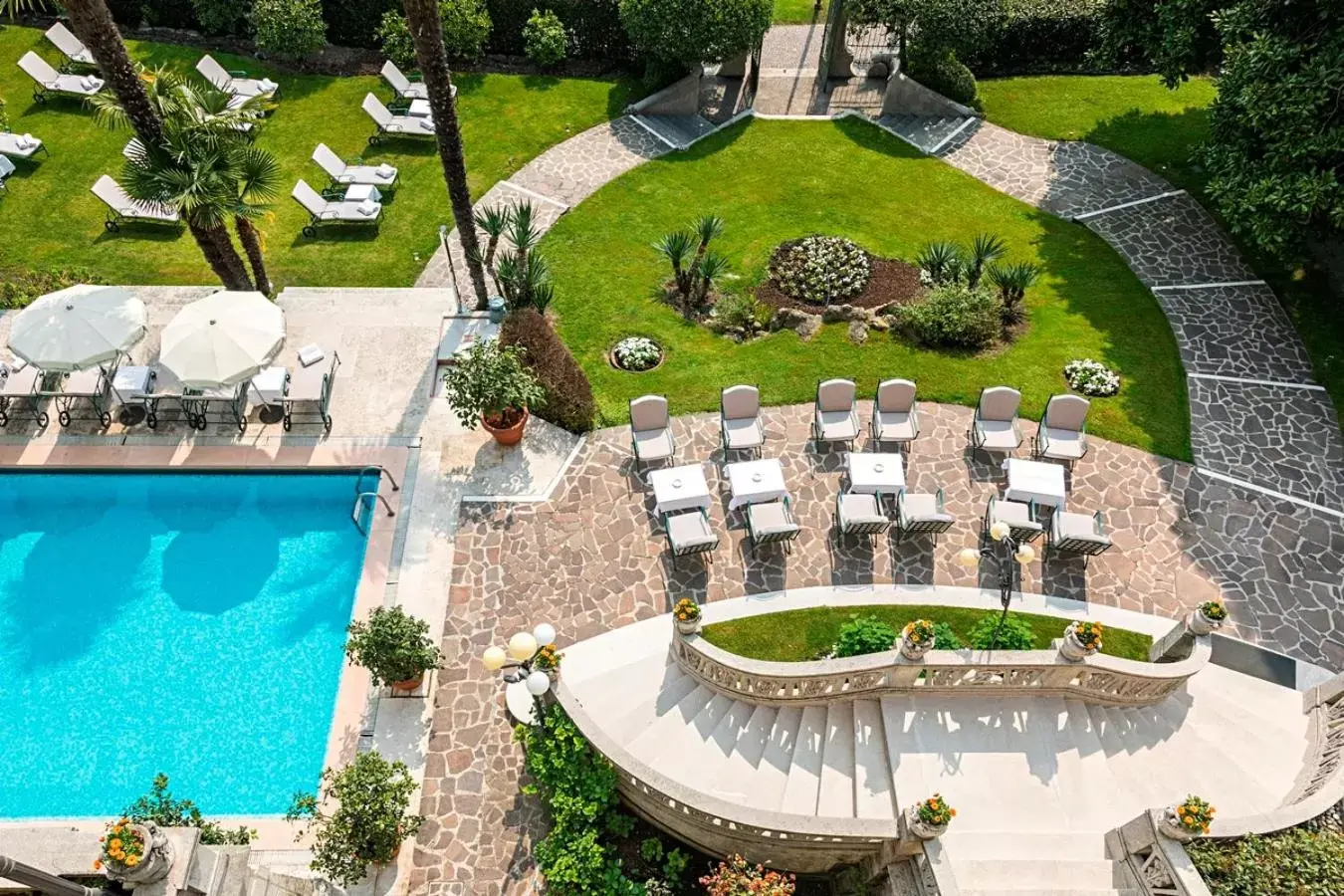 Garden, Pool View in Hotel Laurin