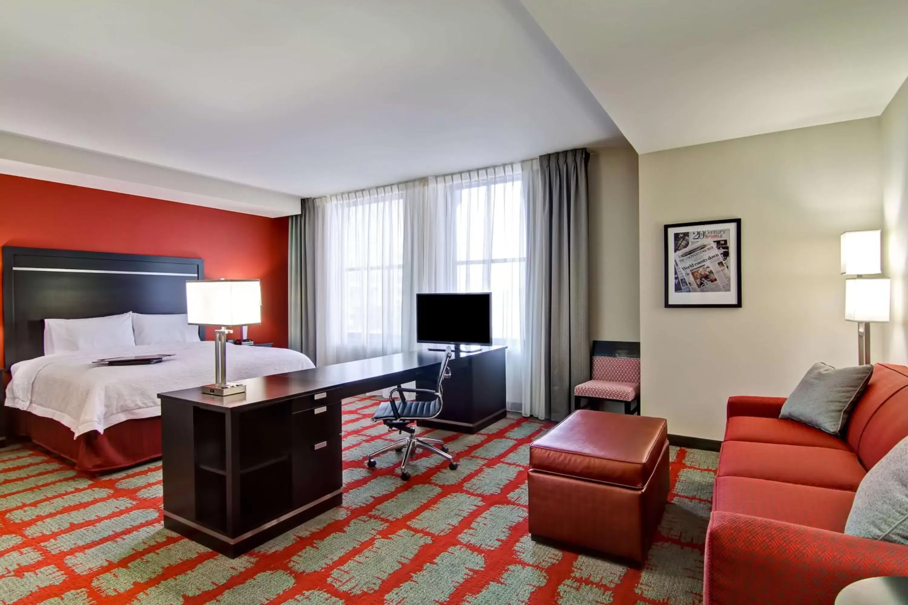 Bed, TV/Entertainment Center in Hampton Inn and Suites Cincinnati - Downtown
