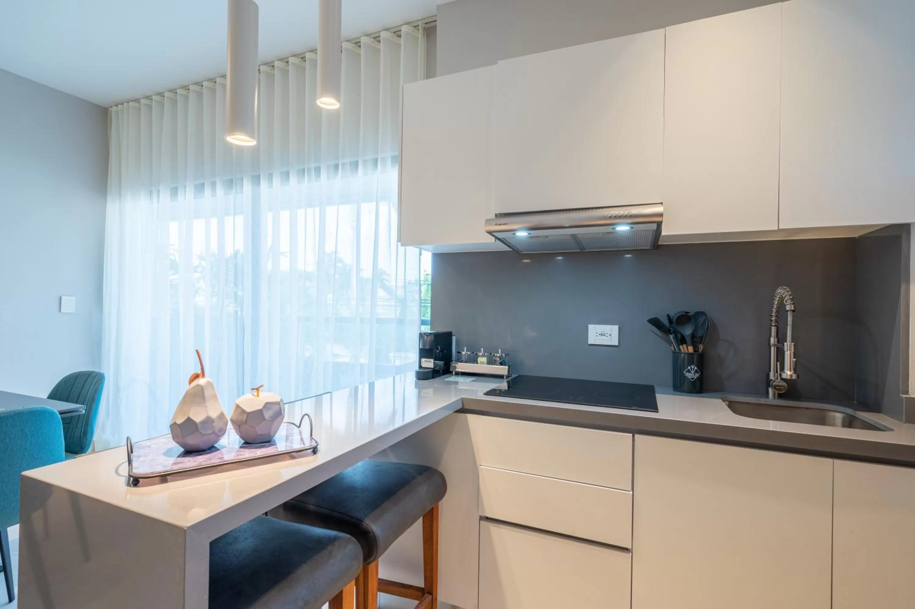 Kitchen or kitchenette in Kippal - Modern Oasis - ApartHotel