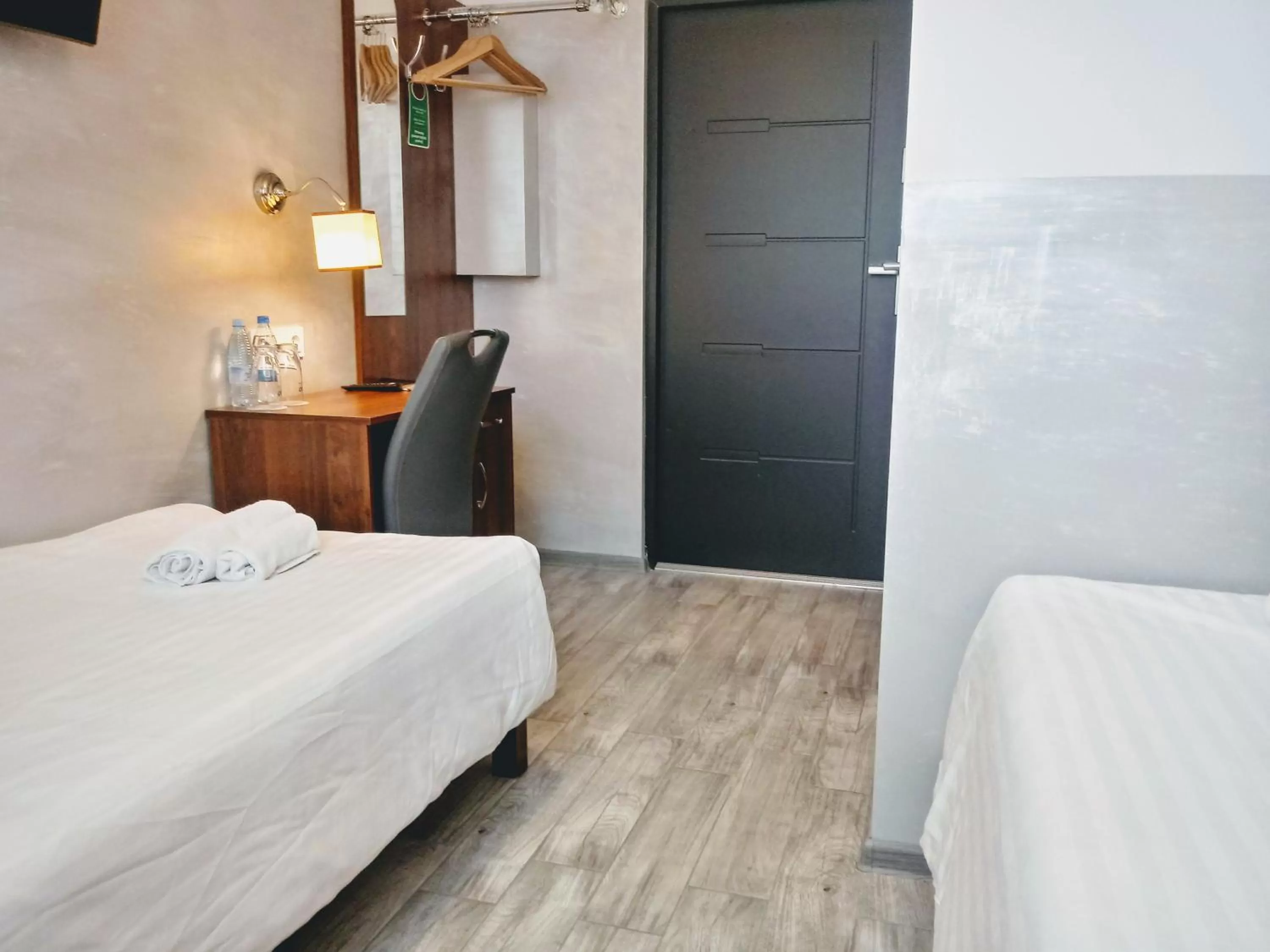 Photo of the whole room, Bed in Hotel Miłosz Restauracja, Basen dla dzieci, Sala Zabaw, Siłownia