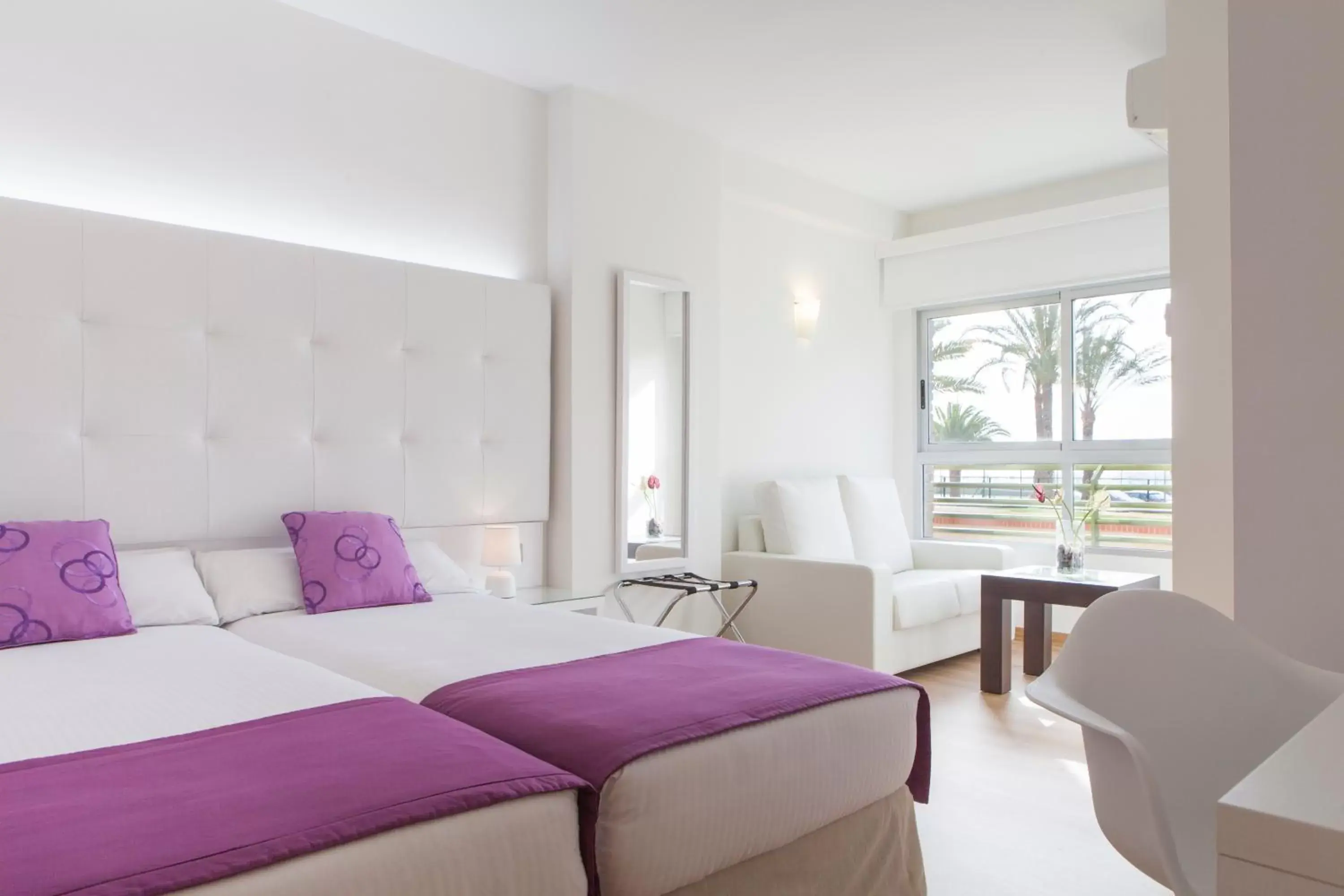 Bedroom, Bed in Hotel Albahia Alicante
