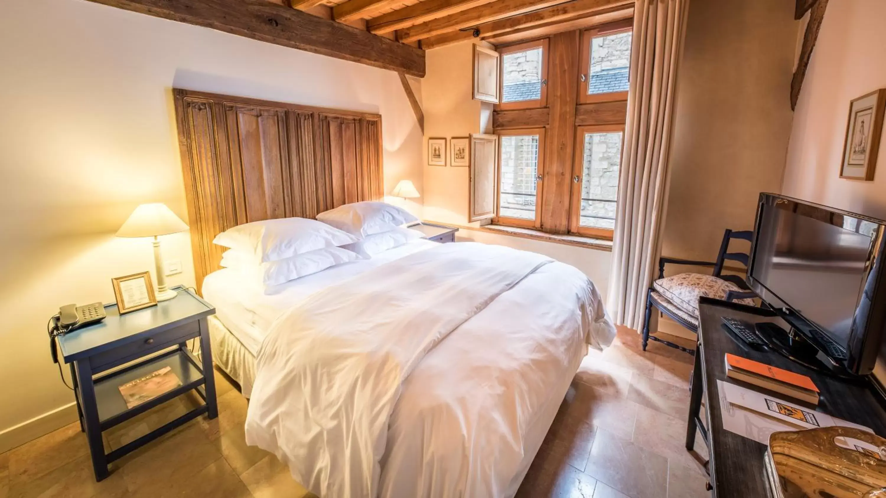 Photo of the whole room, Bed in Le Champ des Oiseaux & Spa