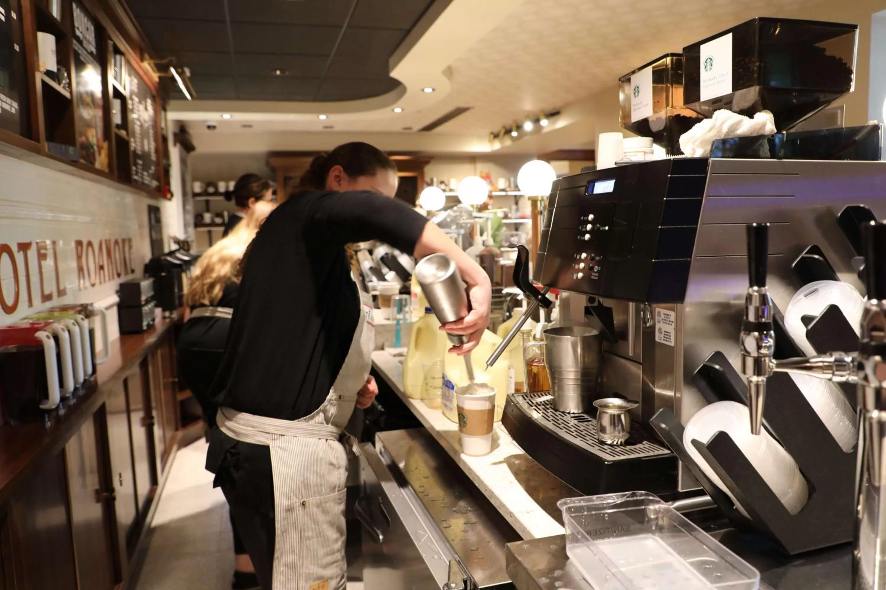 Restaurant/places to eat in Hotel Roanoke & Conference Center, Curio Collection by Hilton