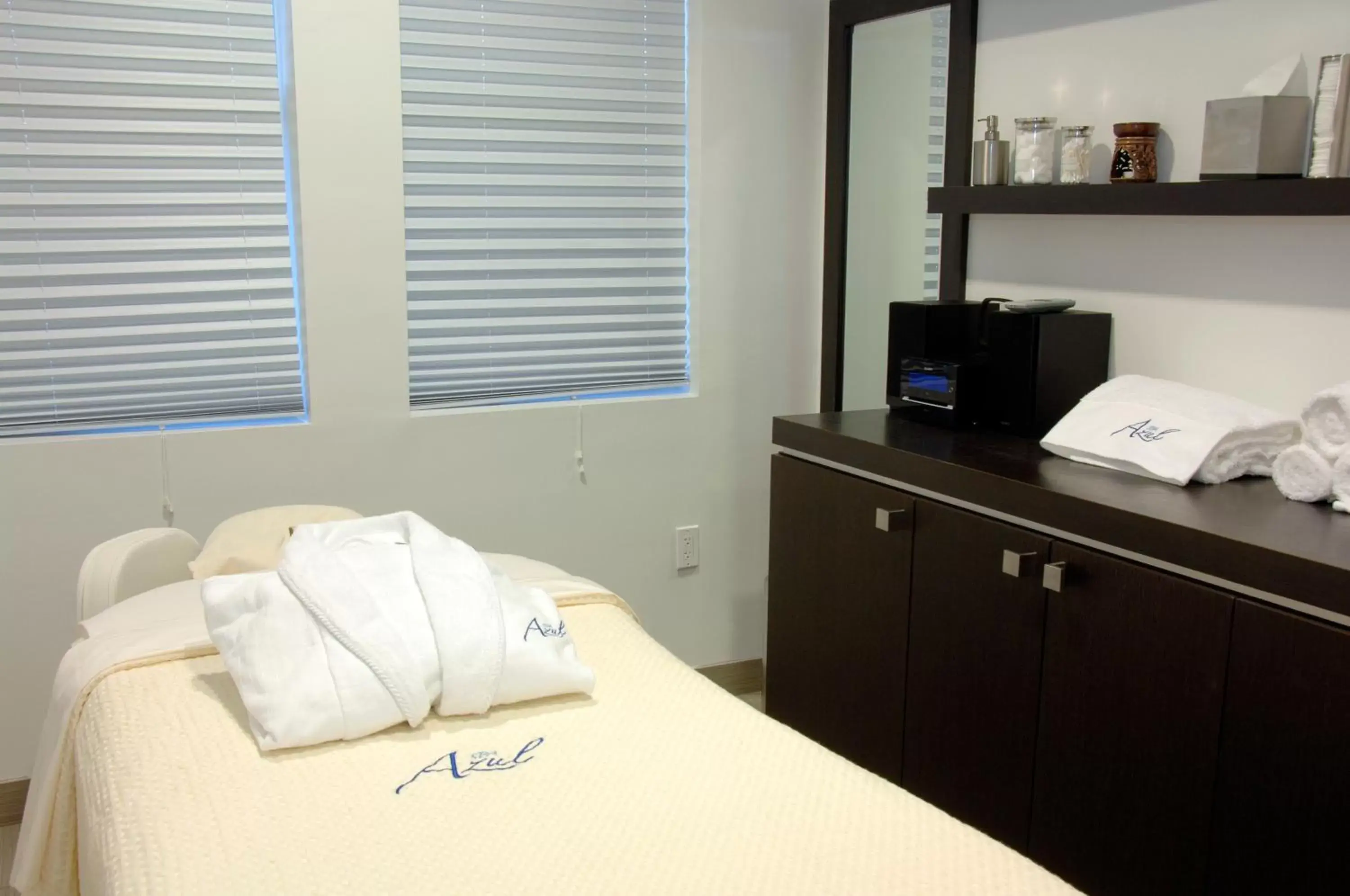 Spa and wellness centre/facilities, Bed in Provident Doral At The Blue
