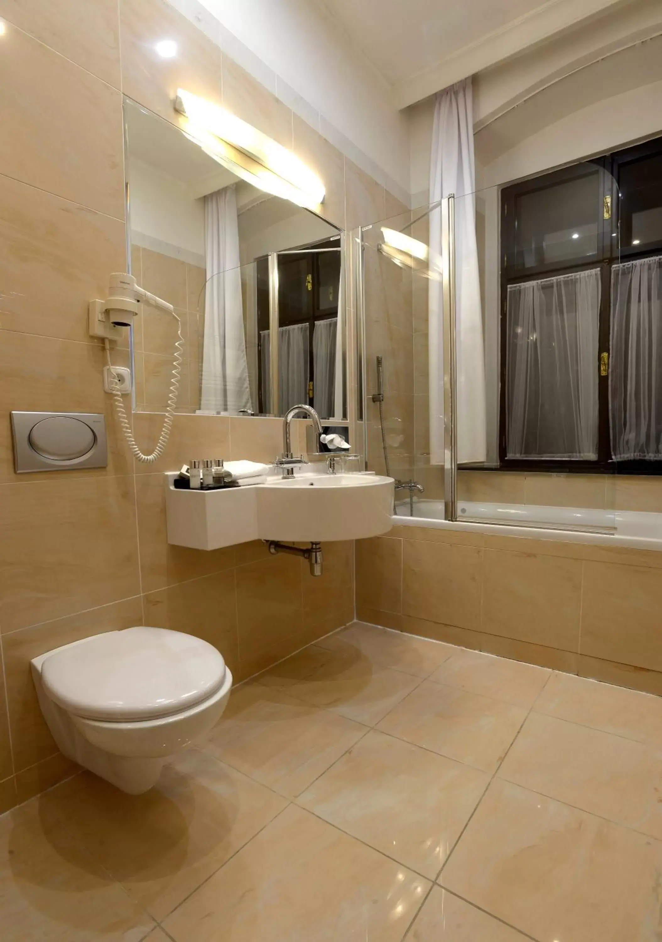 Triple Room in Hotel Grand Triple Room in Hotel Grand