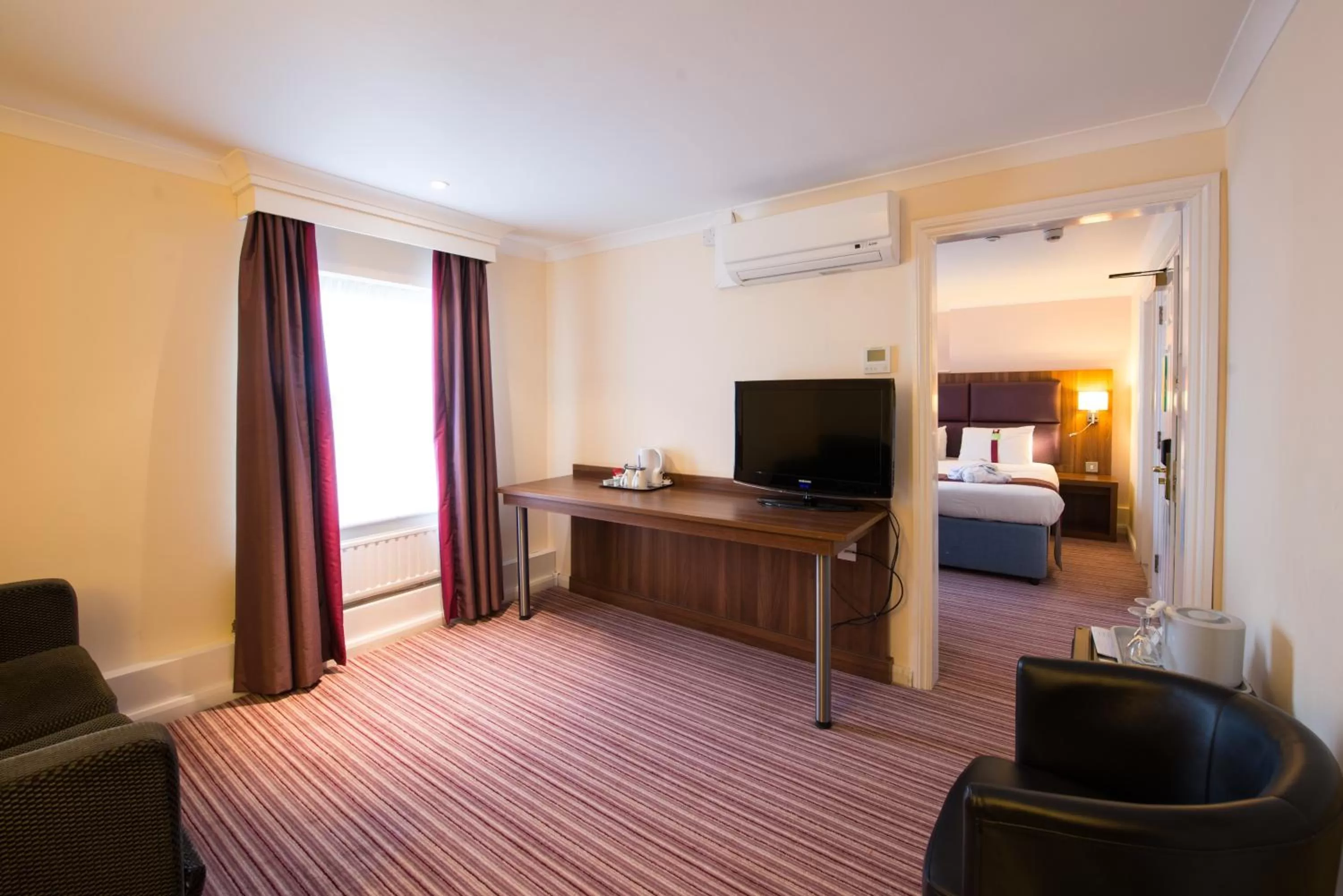 Photo of the whole room, Bed in Holiday Inn Milton Keynes East M1 Junc 14 by IHG